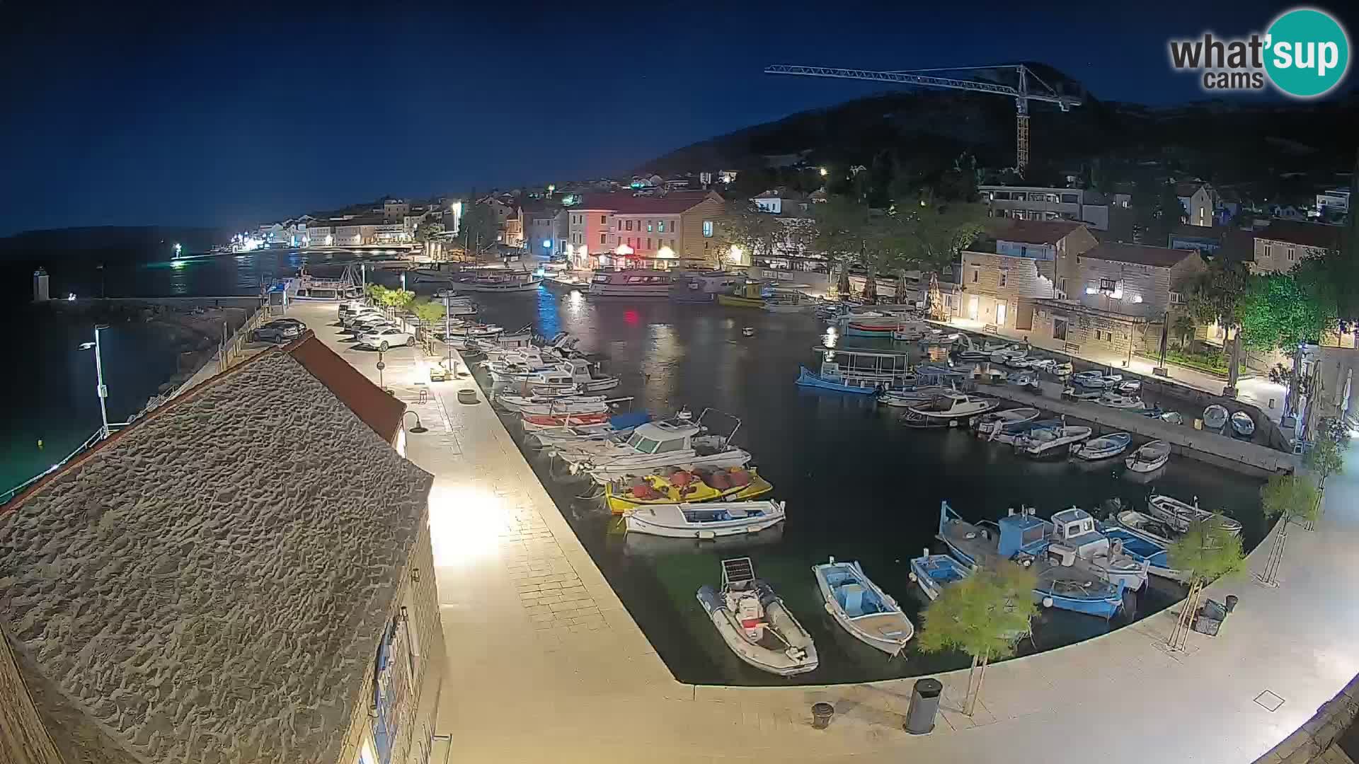 Web kamera Bol Riva – Pogled uživo na luku i marinu