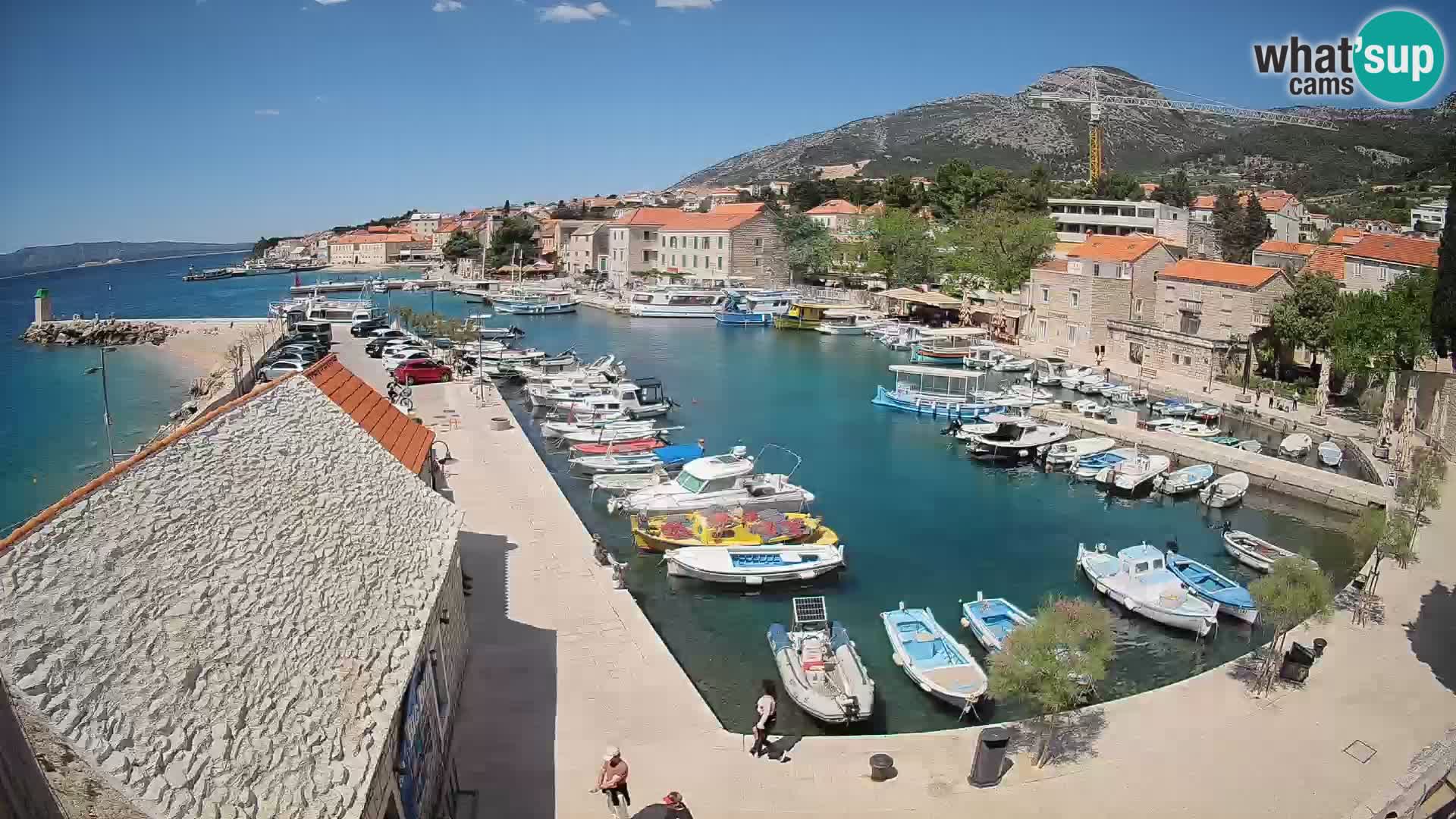 Web kamera Bol Riva – Pogled uživo na luku i marinu
