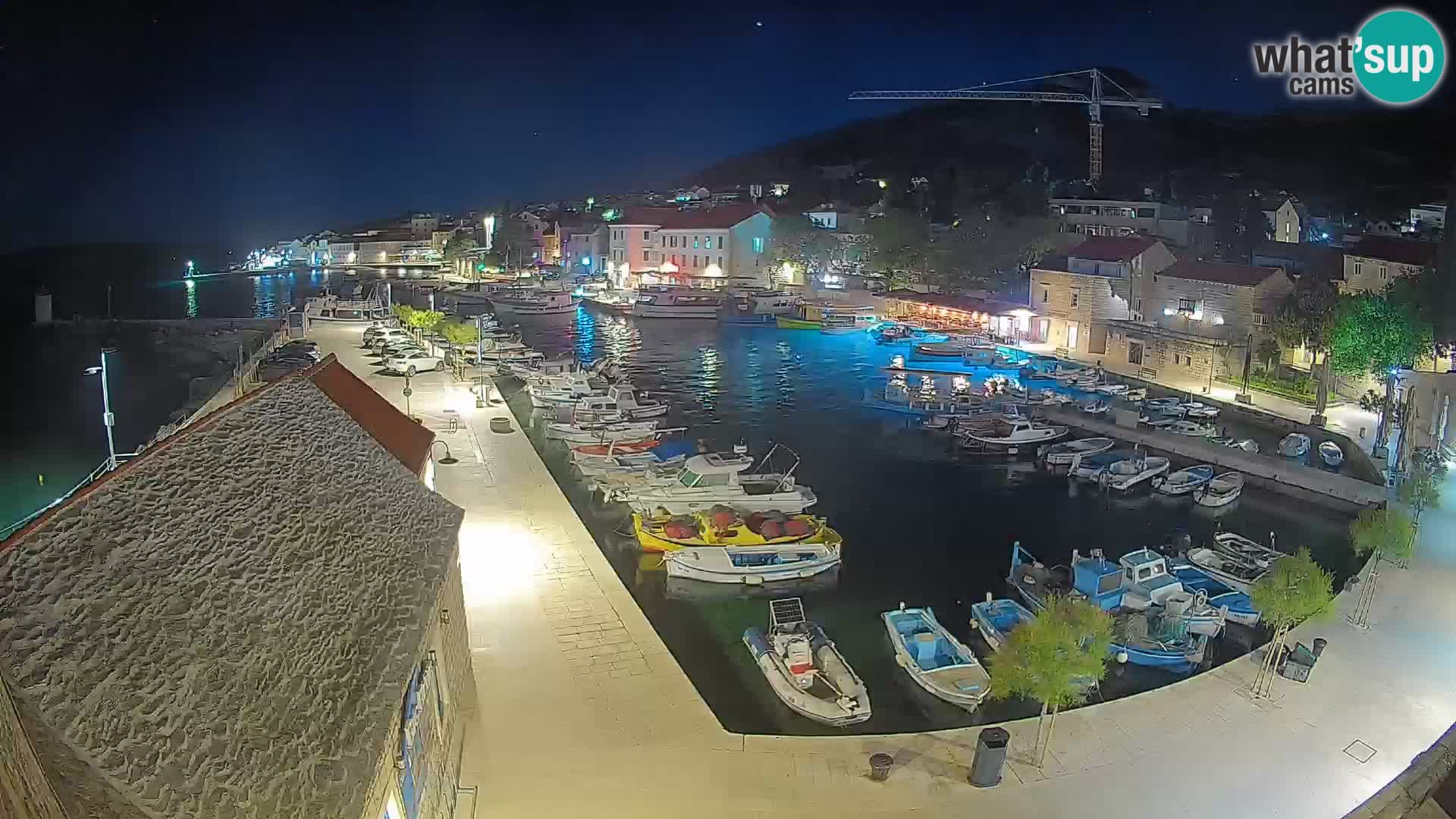 Web kamera Bol Riva – Pogled uživo na luku i marinu