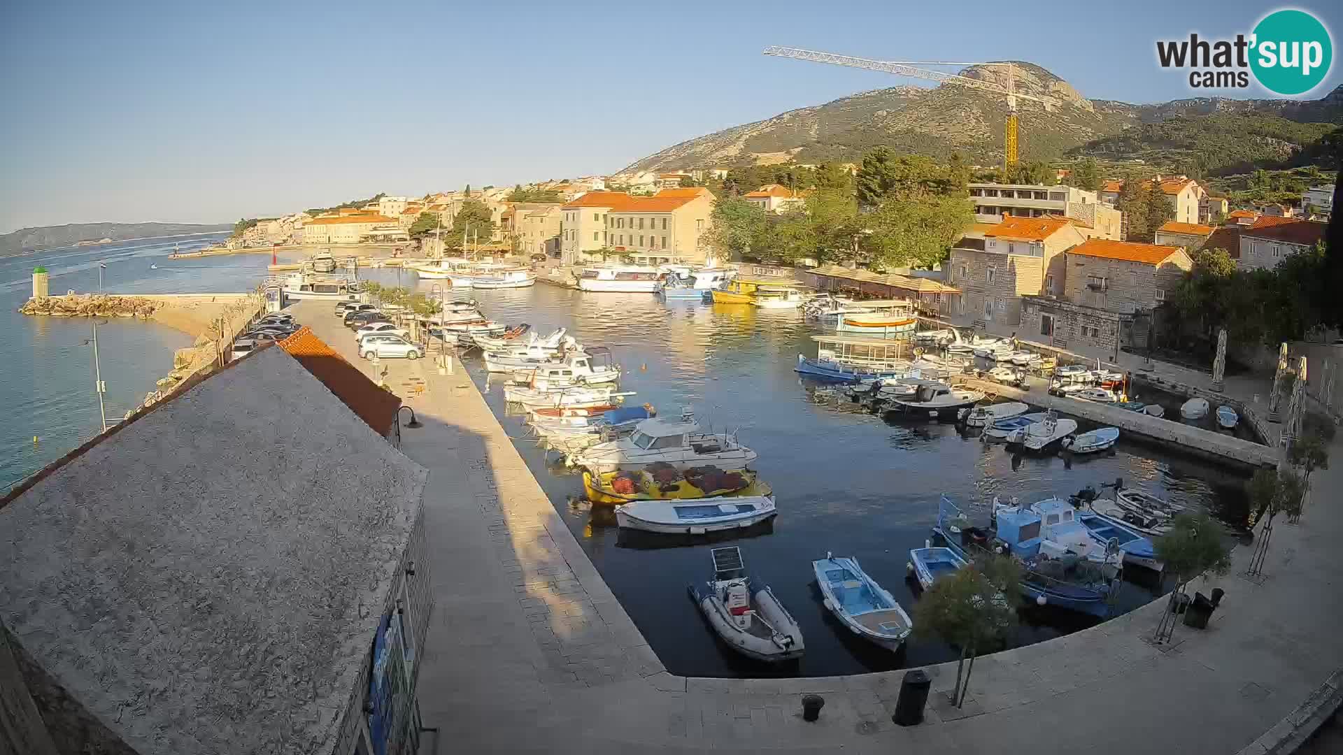 Web kamera Bol Riva – Pogled uživo na luku i marinu