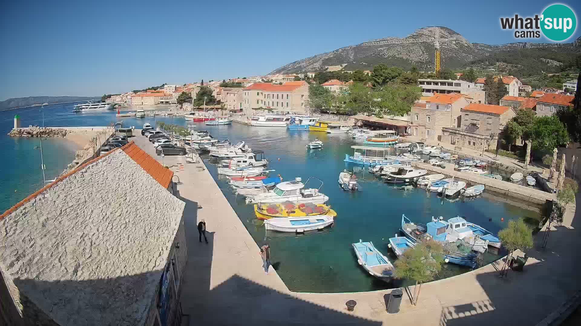 Web kamera Bol Riva – Pogled uživo na luku i marinu
