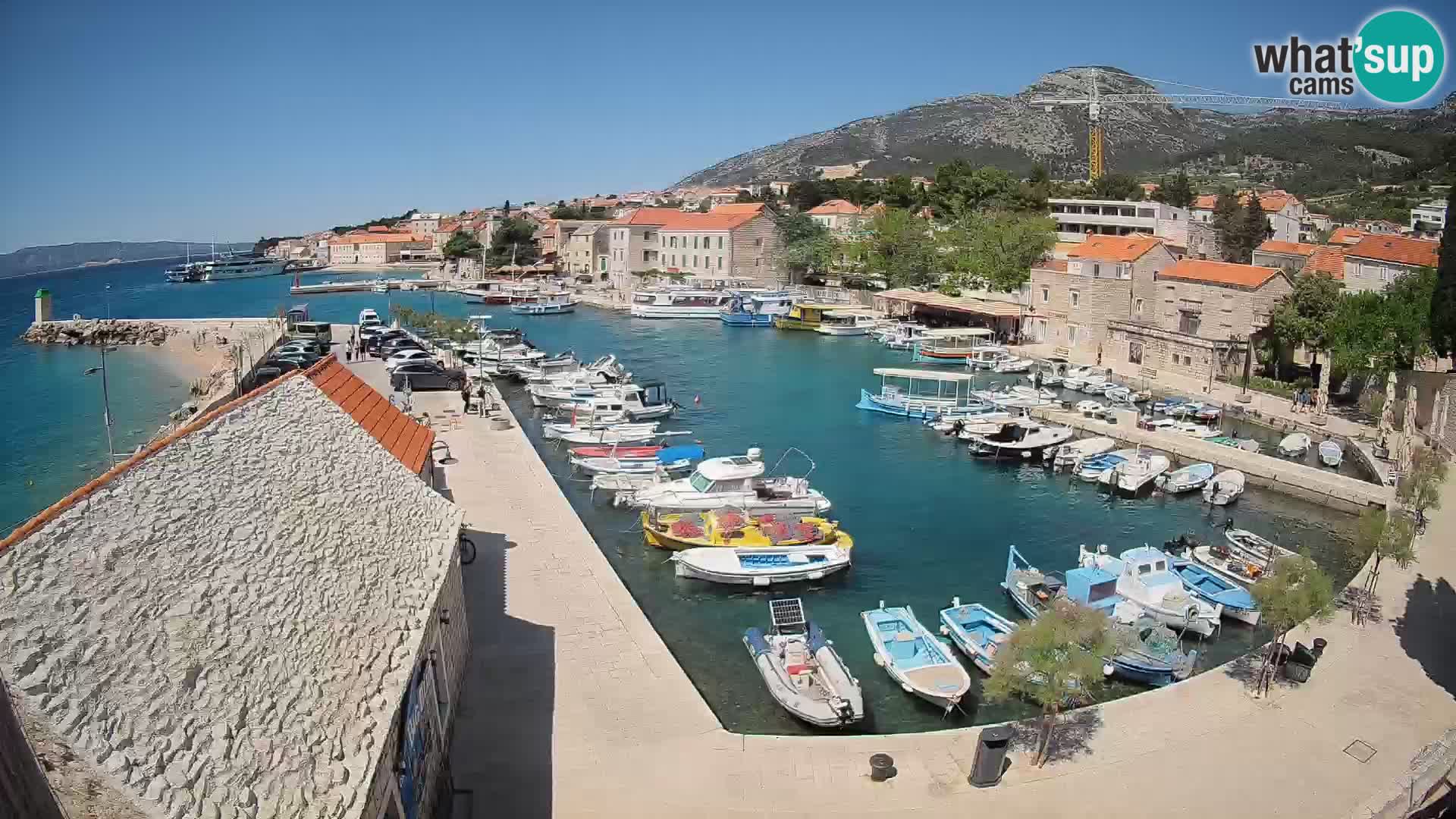 Web kamera Bol Riva – Pogled uživo na luku i marinu