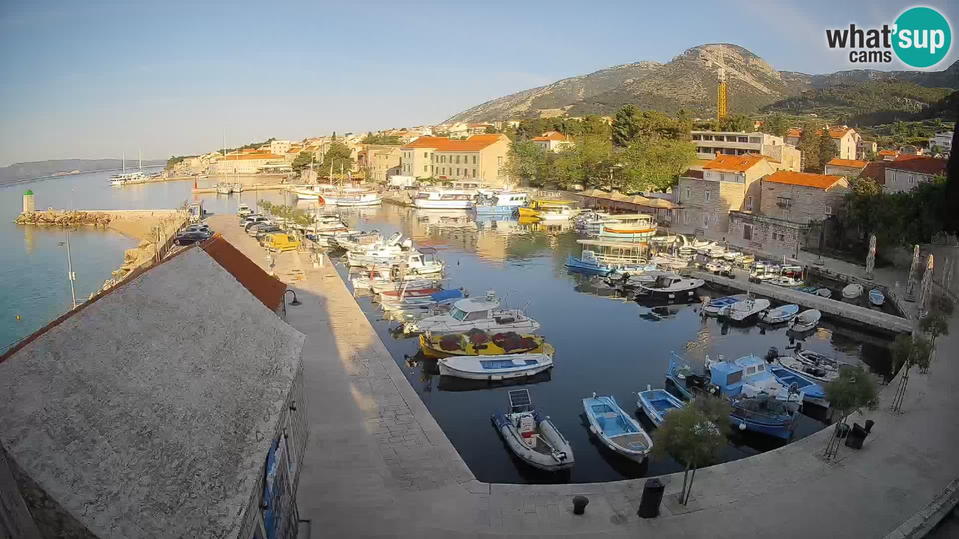 Webcam porto di Bol – Vista live sulla Riva e Marina