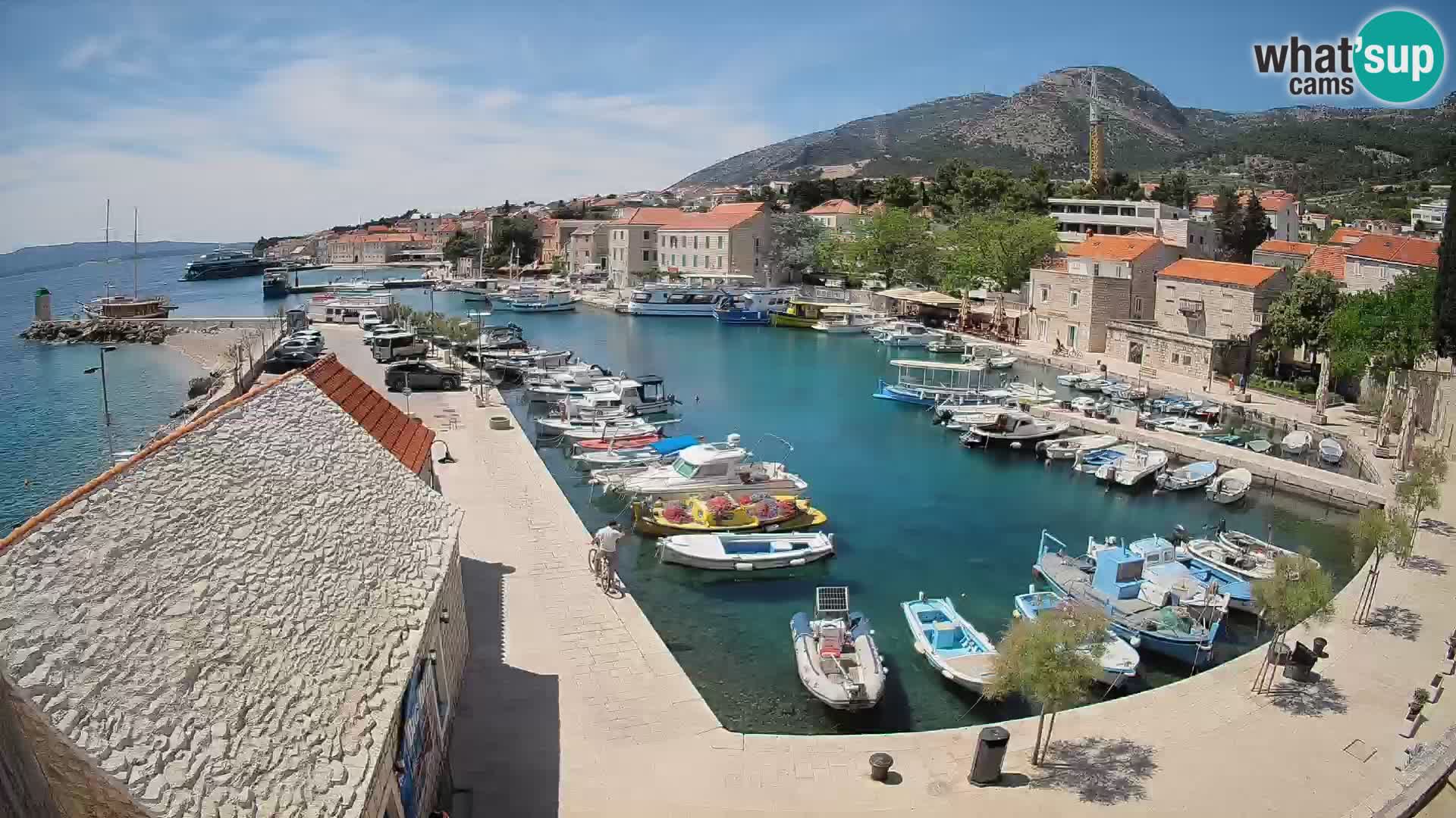 Webcam porto di Bol – Vista live sulla Riva e Marina