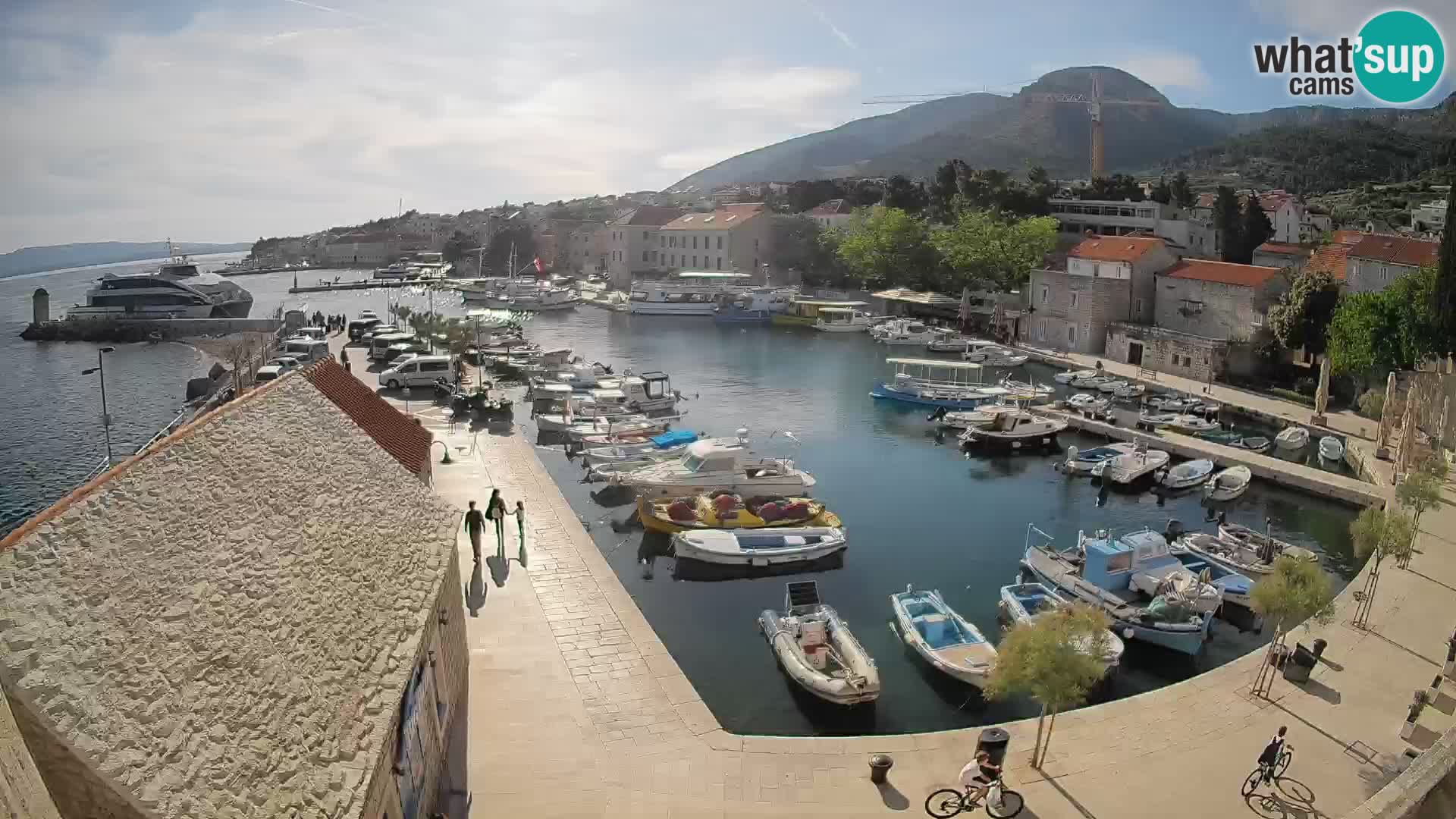 Webcam Bol Hafen – Liveblick auf Bol Riva & Marina