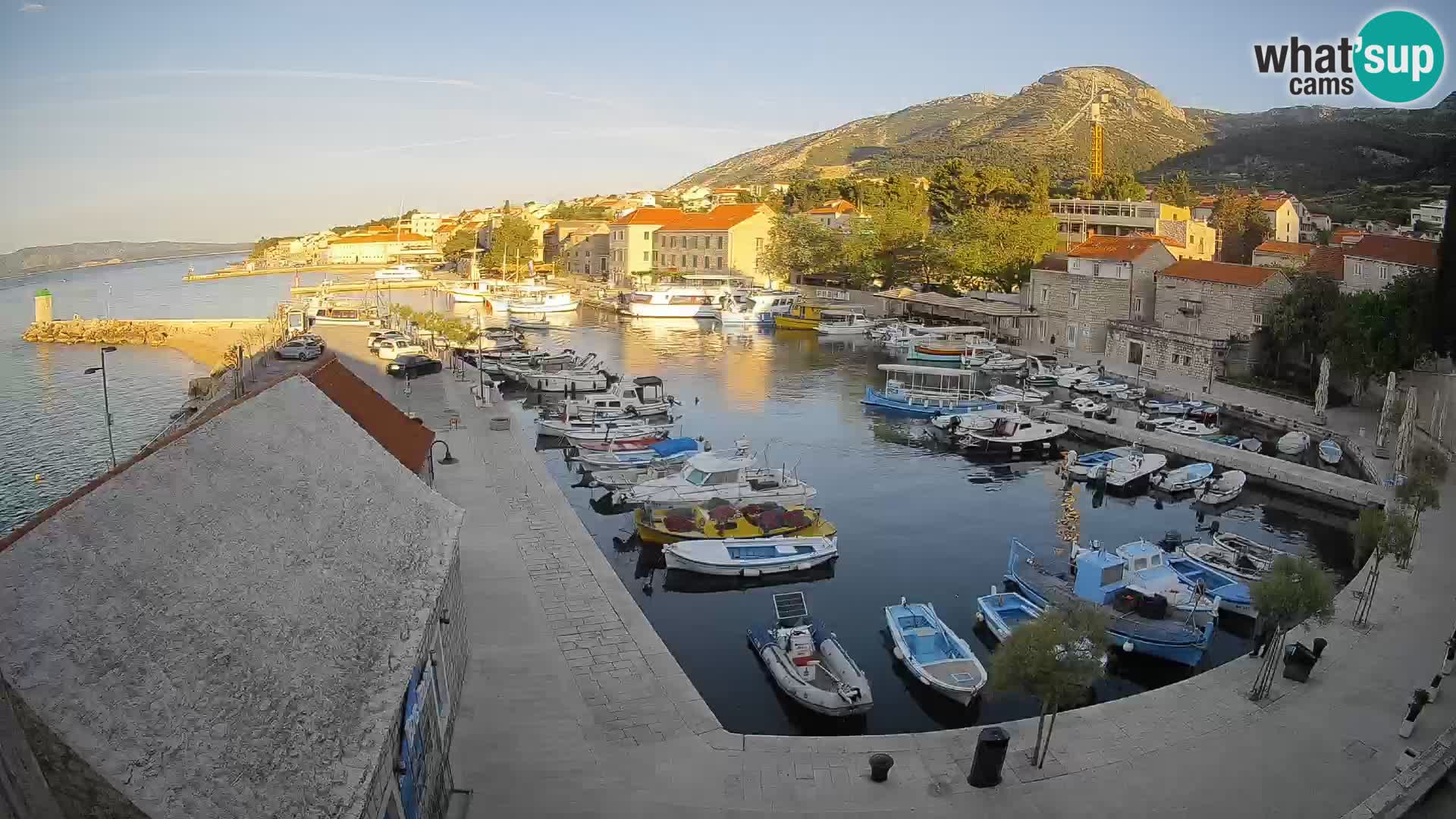 Webcam porto di Bol – Vista live sulla Riva e Marina