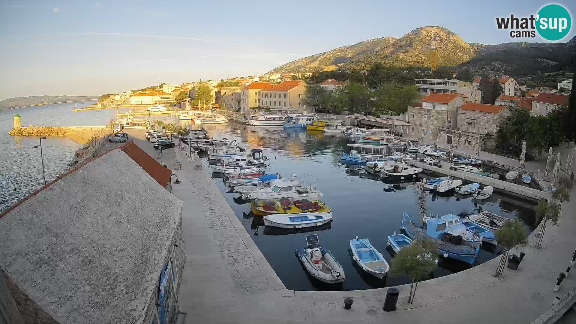 Webcam porto di Bol – Vista live sulla Riva e Marina