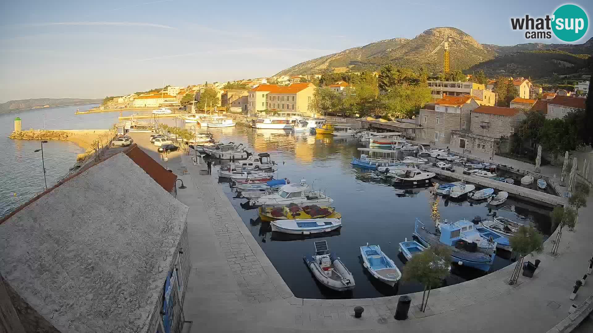 Webcam porto di Bol – Vista live sulla Riva e Marina