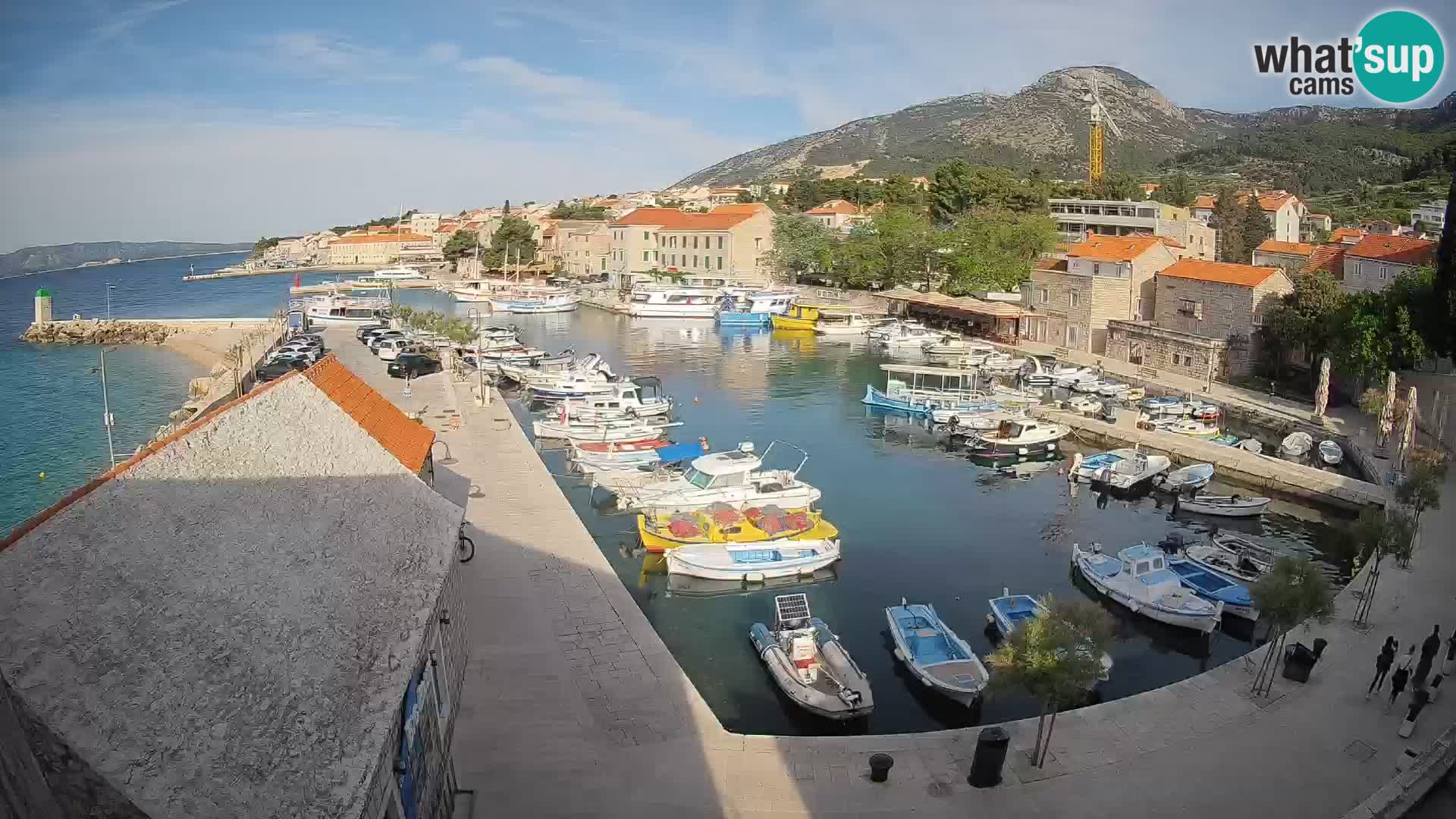 Web kamera Bol Riva – Pogled uživo na luku i marinu