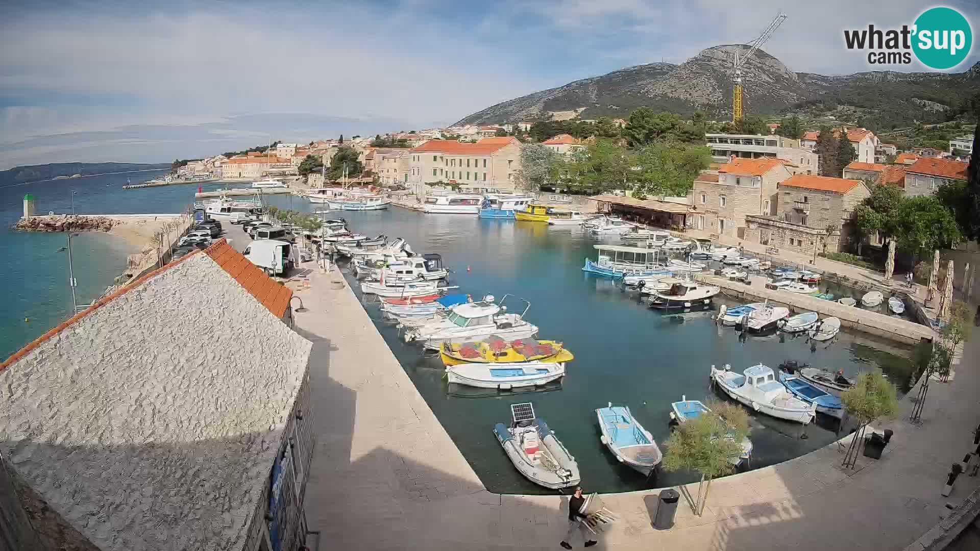 Web kamera Bol Riva – Pogled uživo na luku i marinu