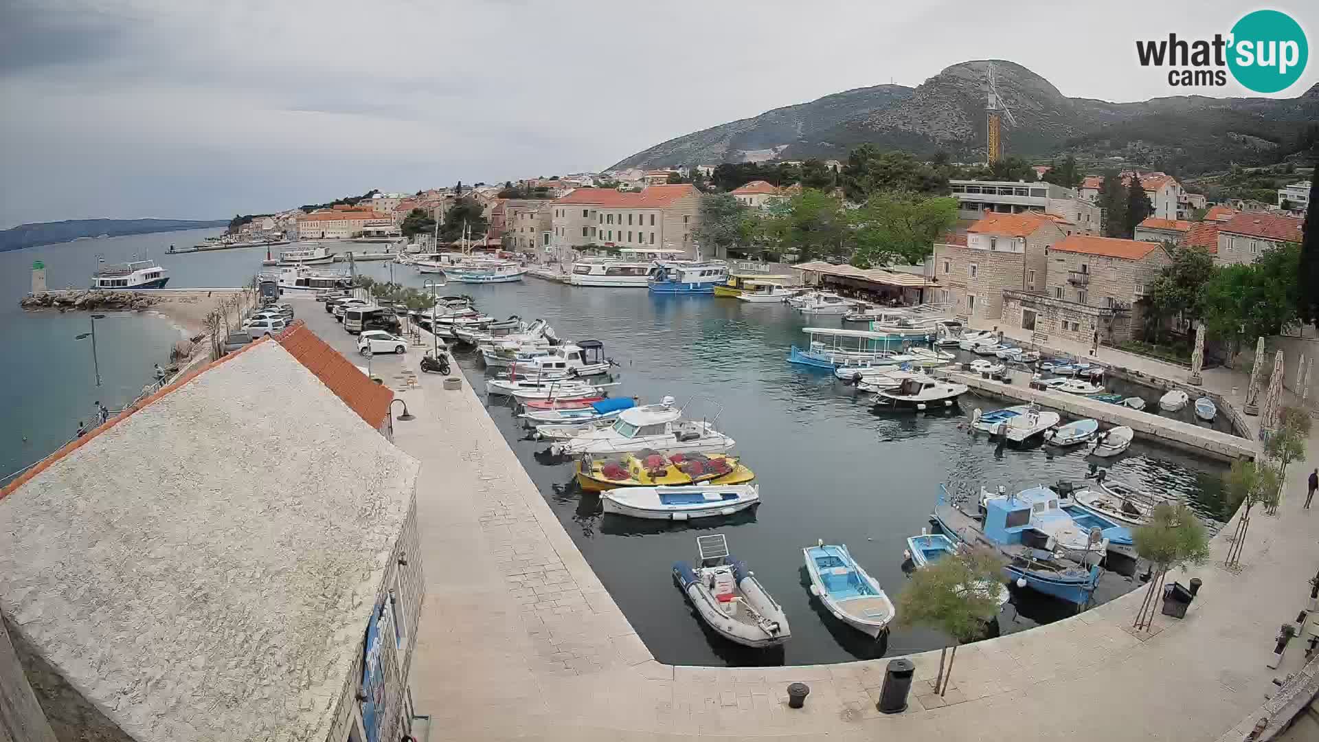 Webcam porto di Bol – Vista live sulla Riva e Marina