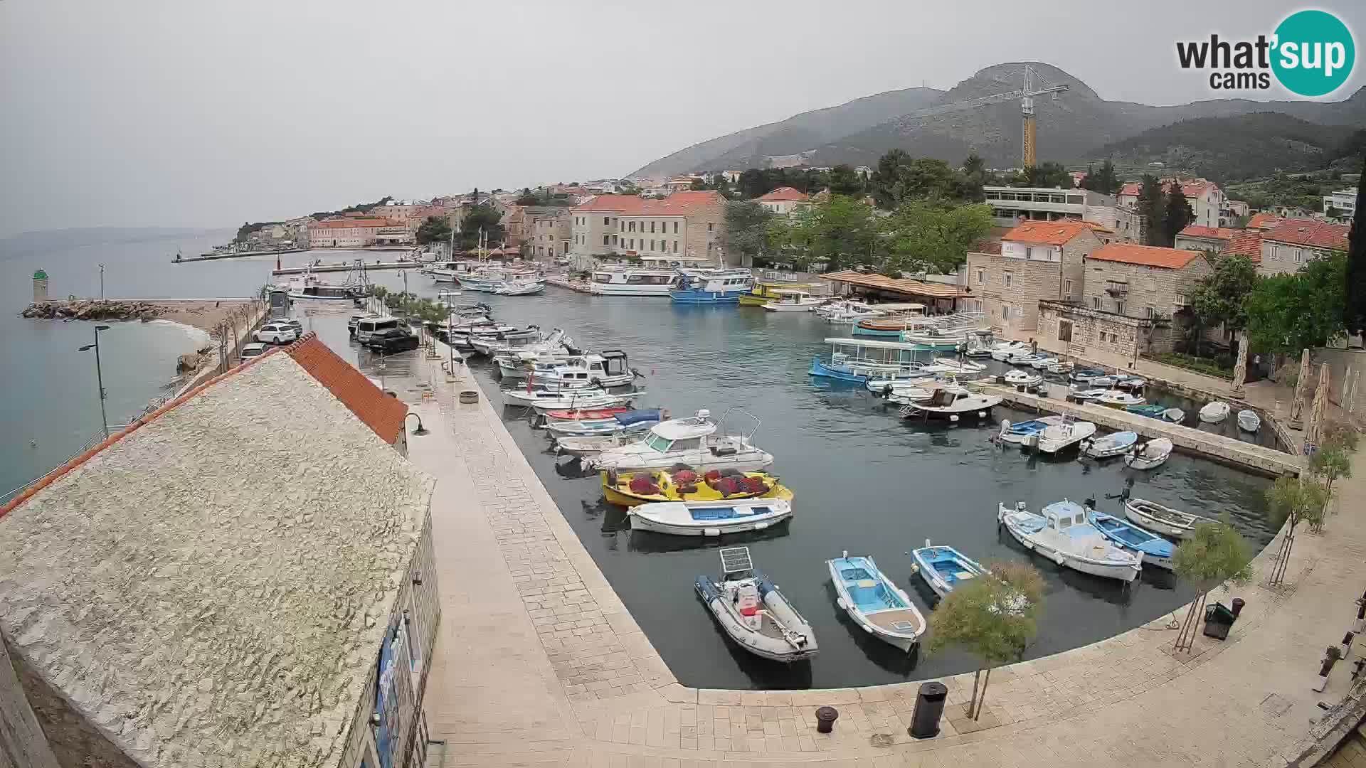 Webcam porto di Bol – Vista live sulla Riva e Marina