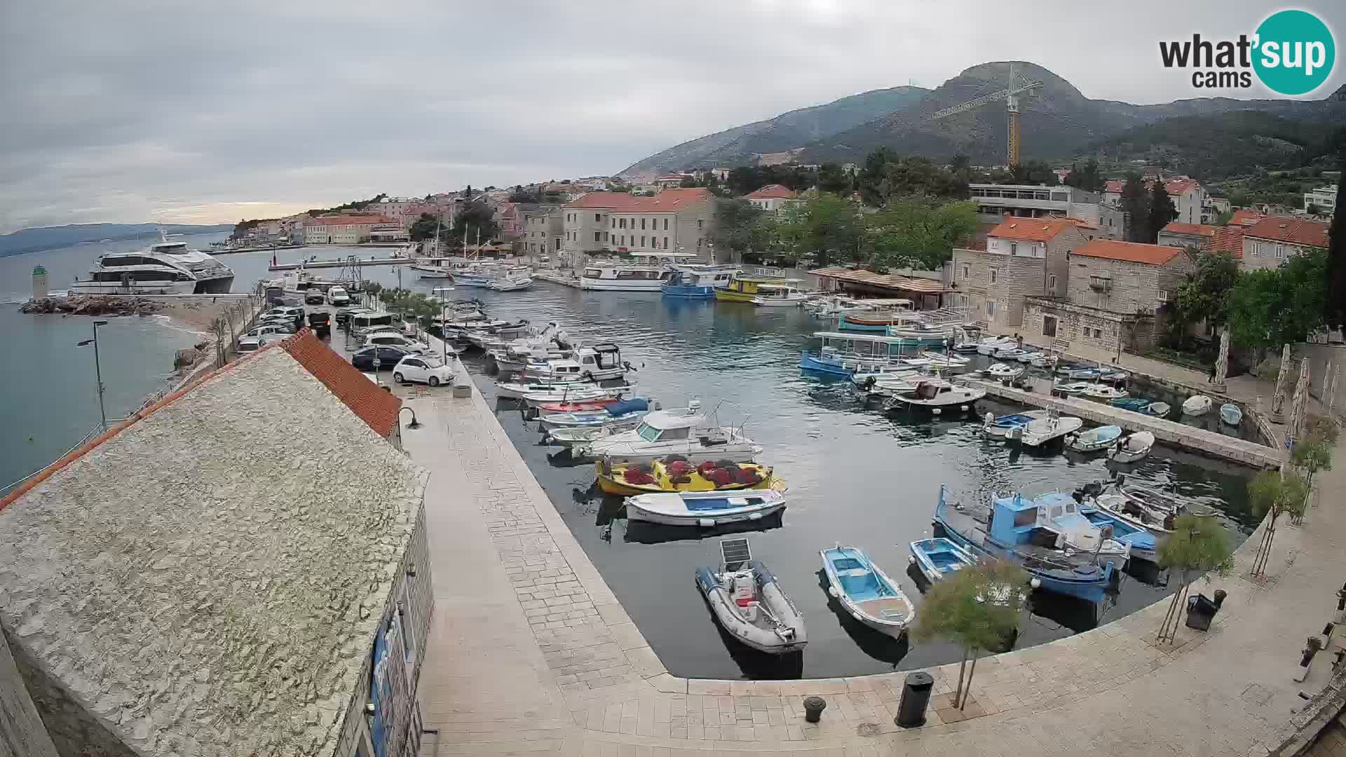 Webcam Bol Hafen – Liveblick auf Bol Riva & Marina