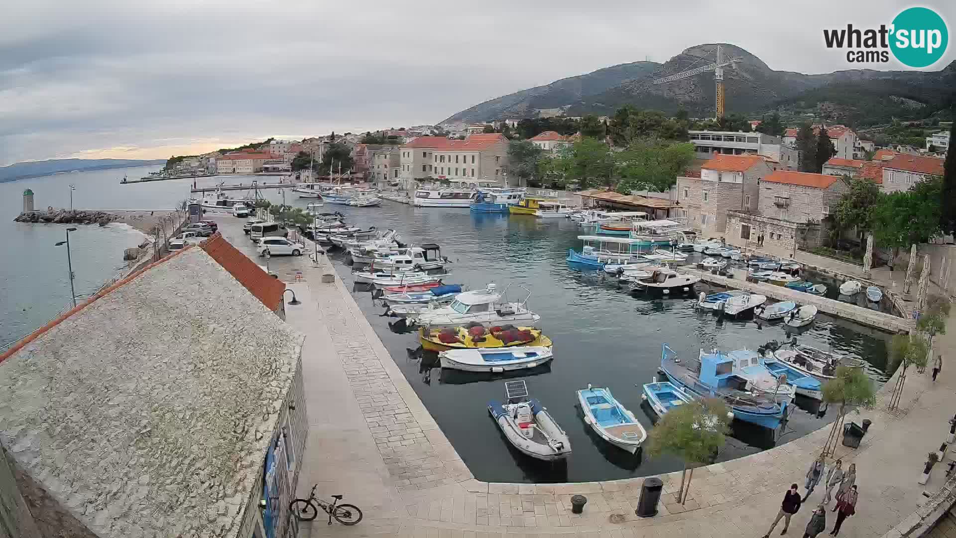 Webcam porto di Bol – Vista live sulla Riva e Marina