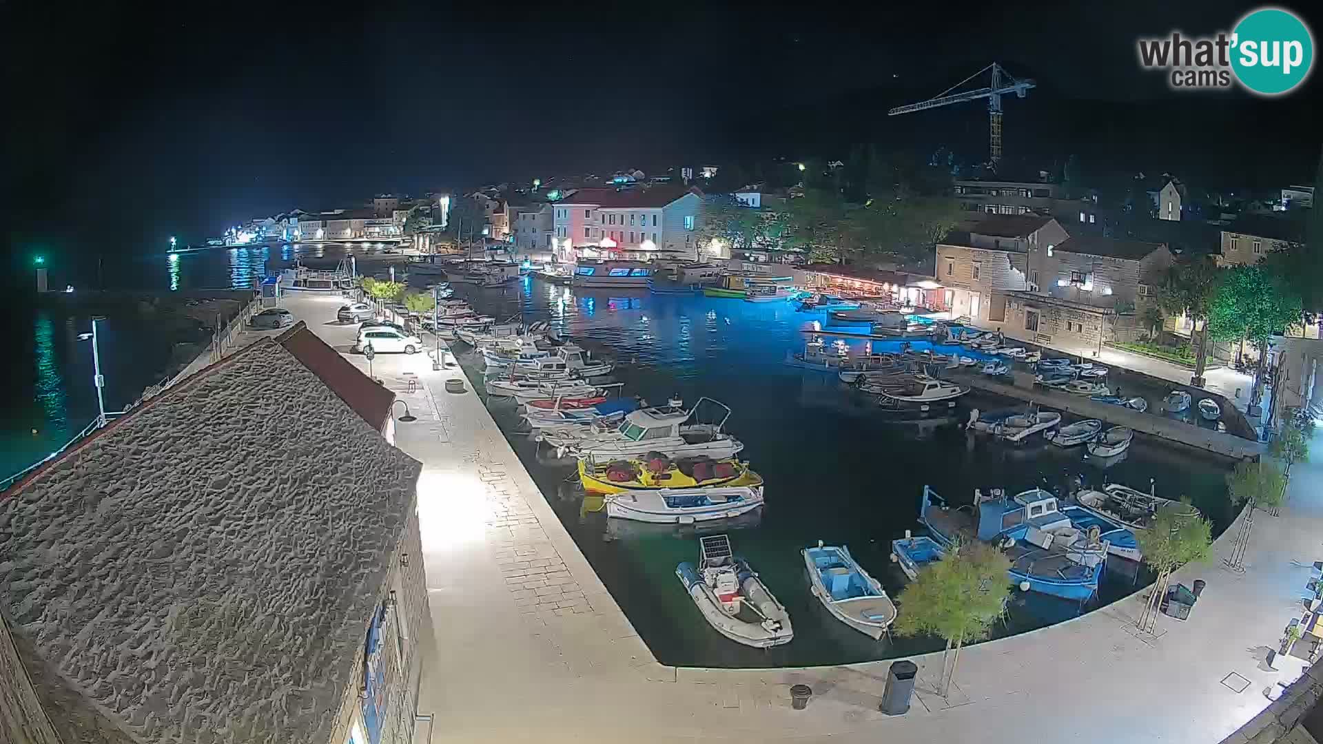 Web kamera Bol Riva – Pogled uživo na luku i marinu