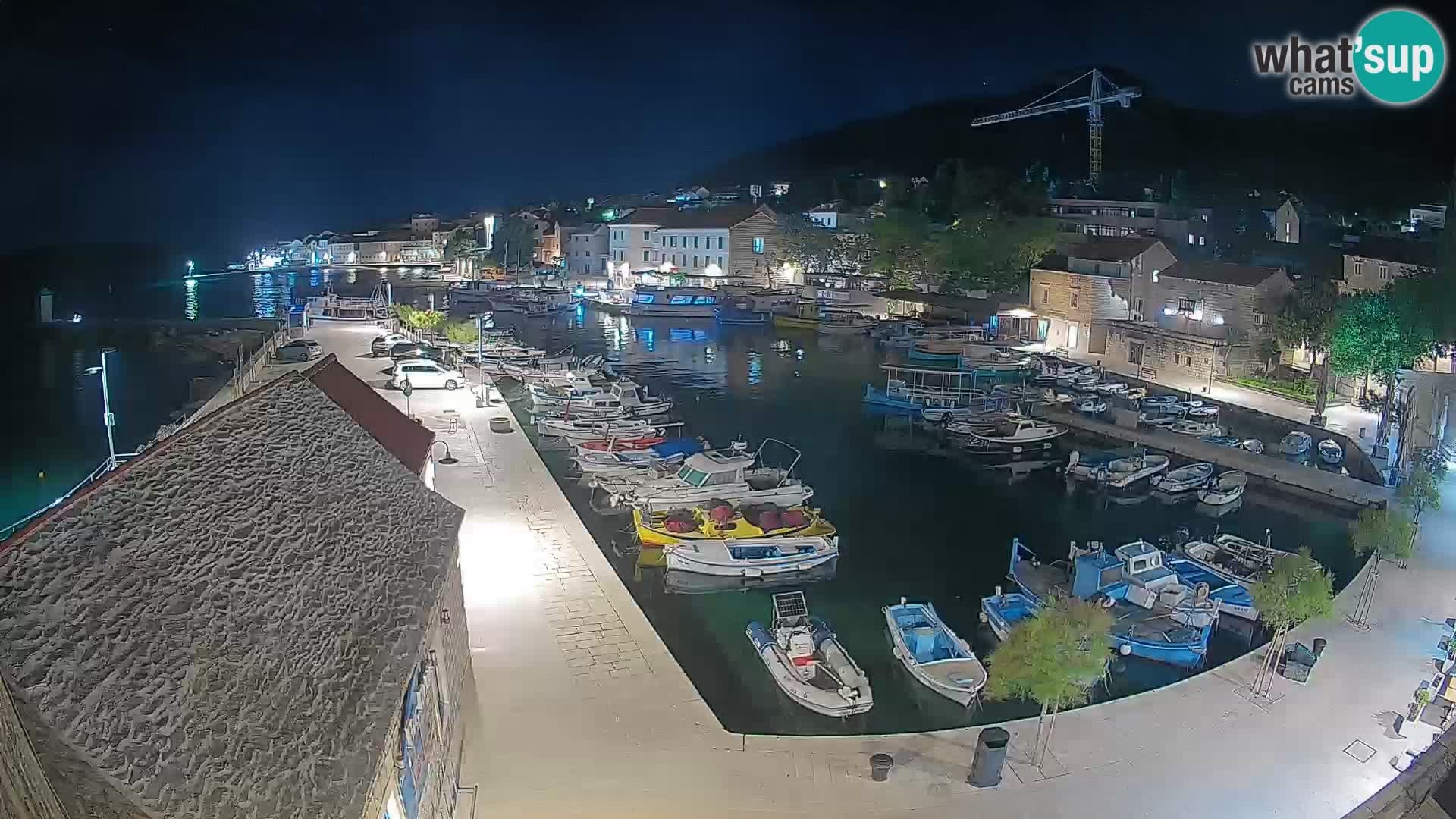 Webcam porto di Bol – Vista live sulla Riva e Marina