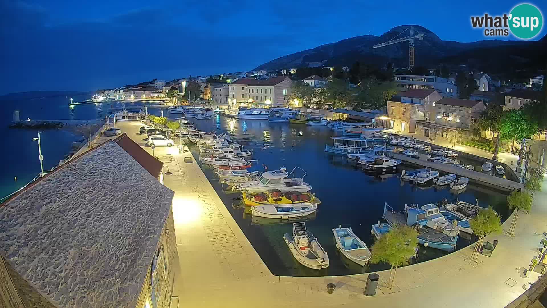 Webcam porto di Bol – Vista live sulla Riva e Marina