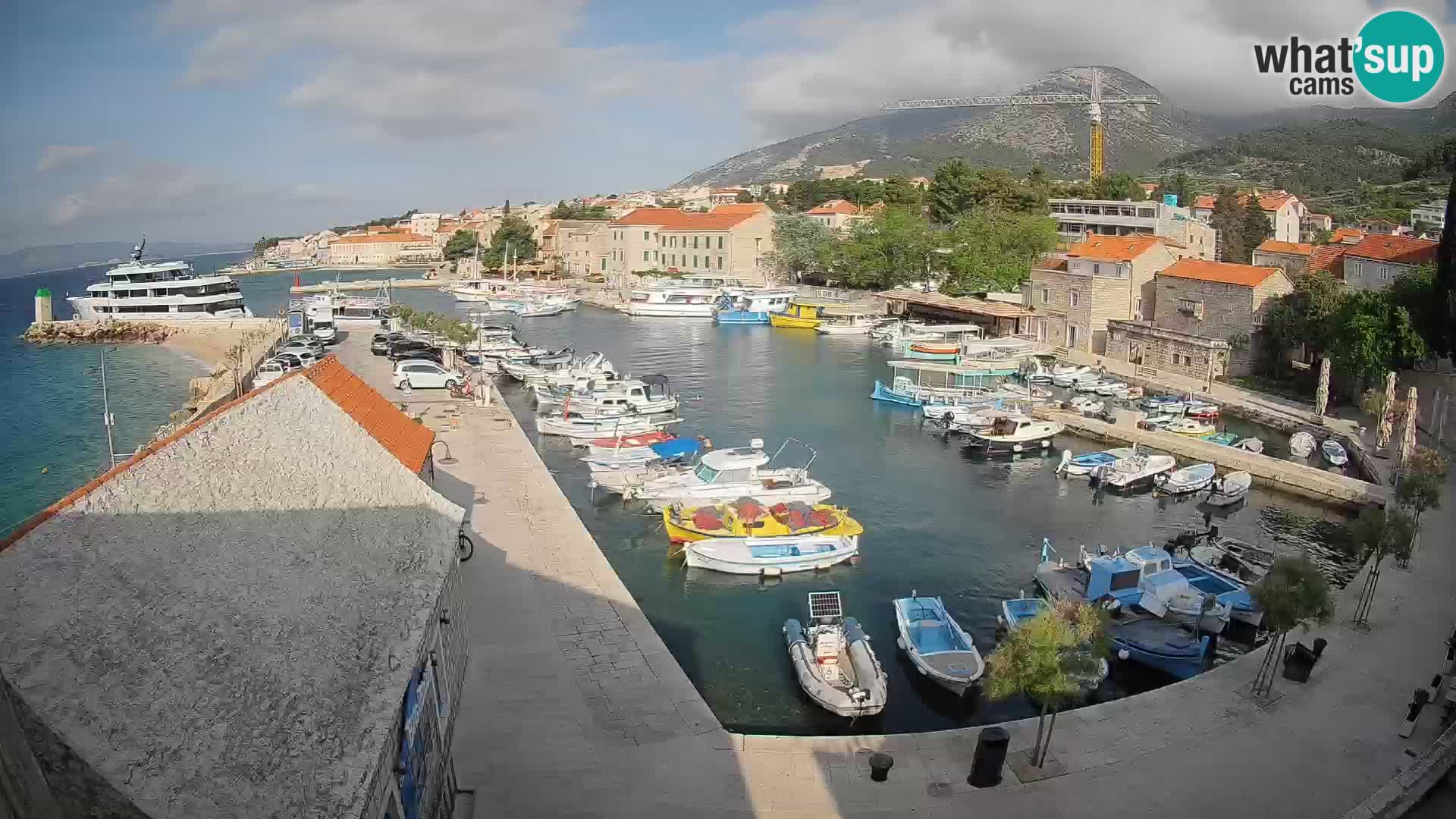Webcam porto di Bol – Vista live sulla Riva e Marina