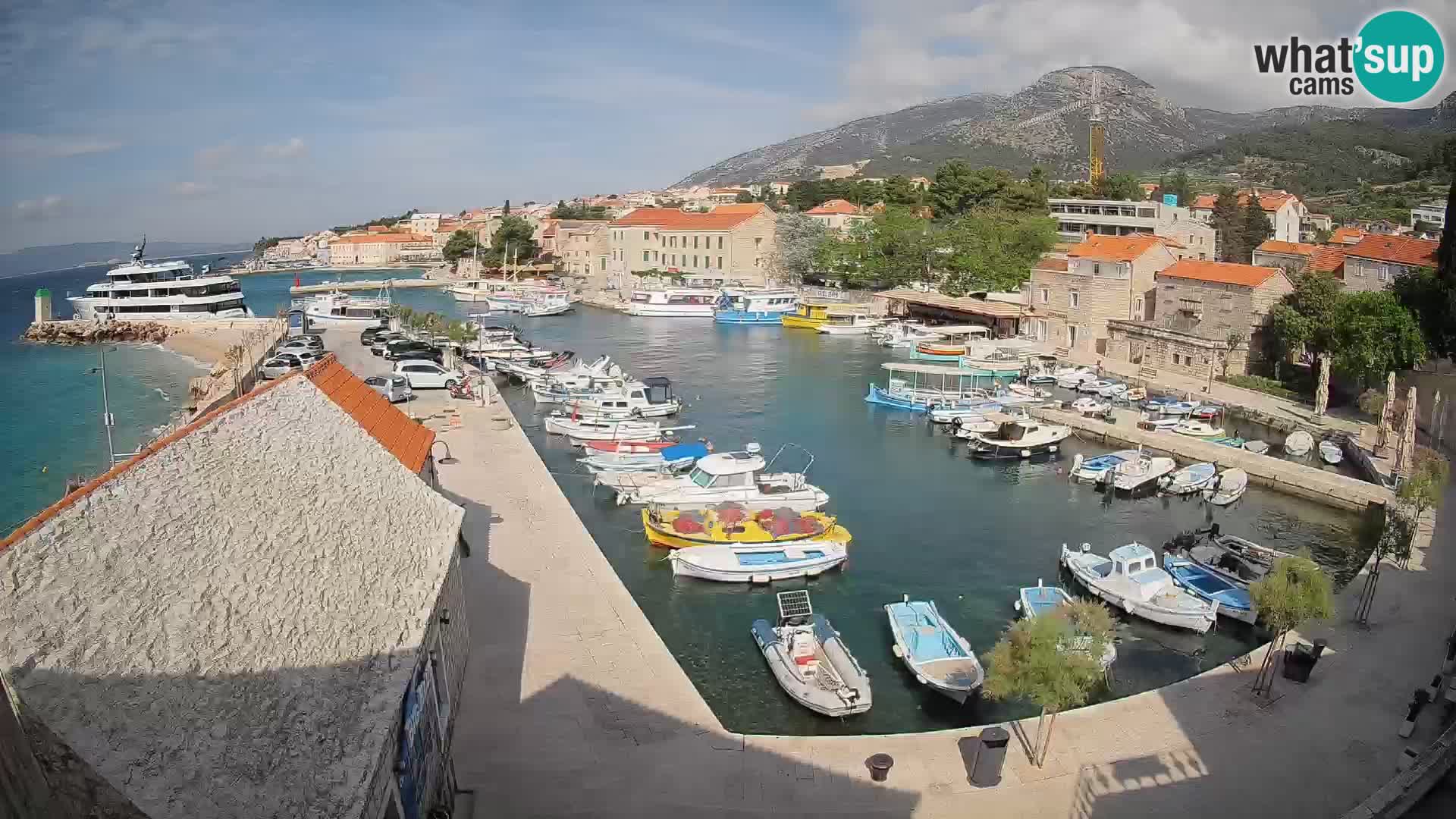 Webcam porto di Bol – Vista live sulla Riva e Marina