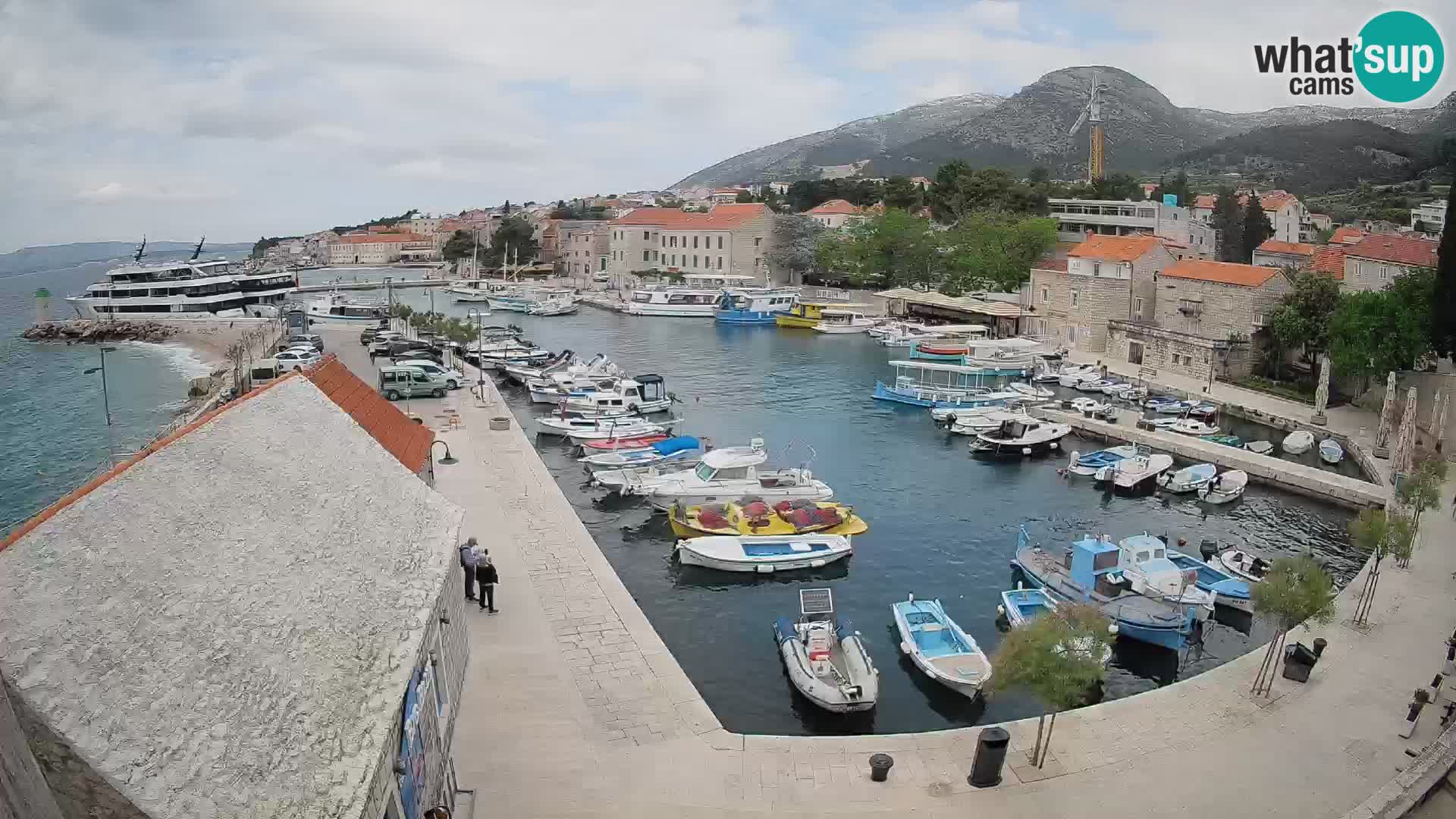Webcam porto di Bol – Vista live sulla Riva e Marina