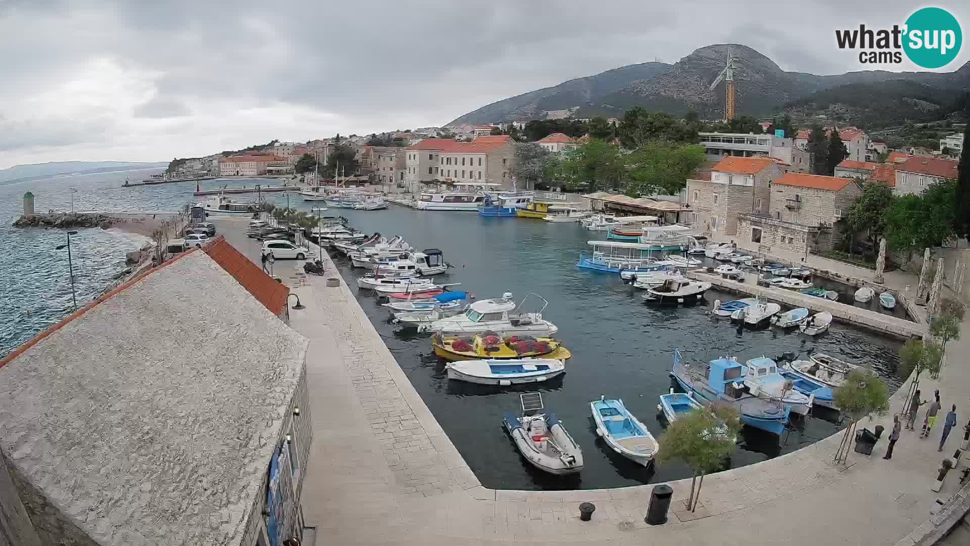 Webcam porto di Bol – Vista live sulla Riva e Marina