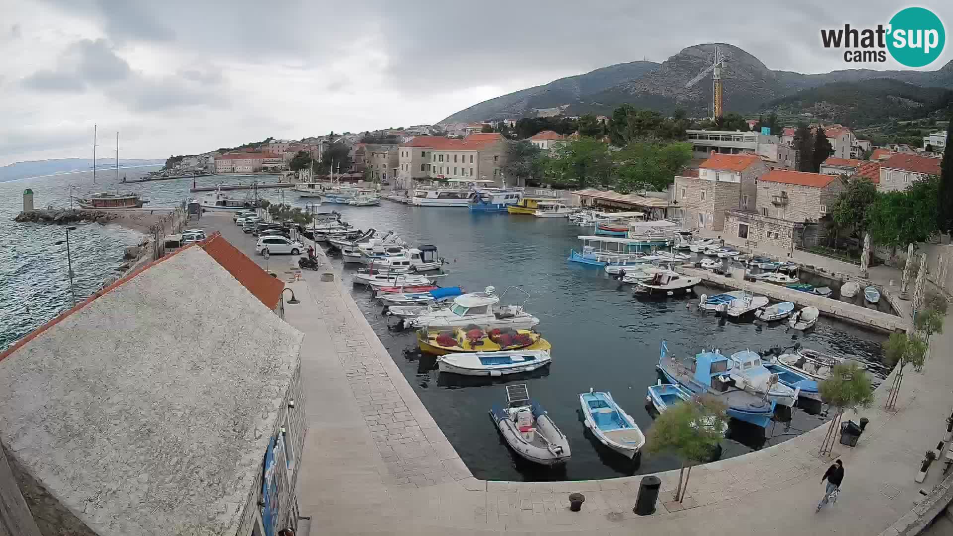 Webcam porto di Bol – Vista live sulla Riva e Marina