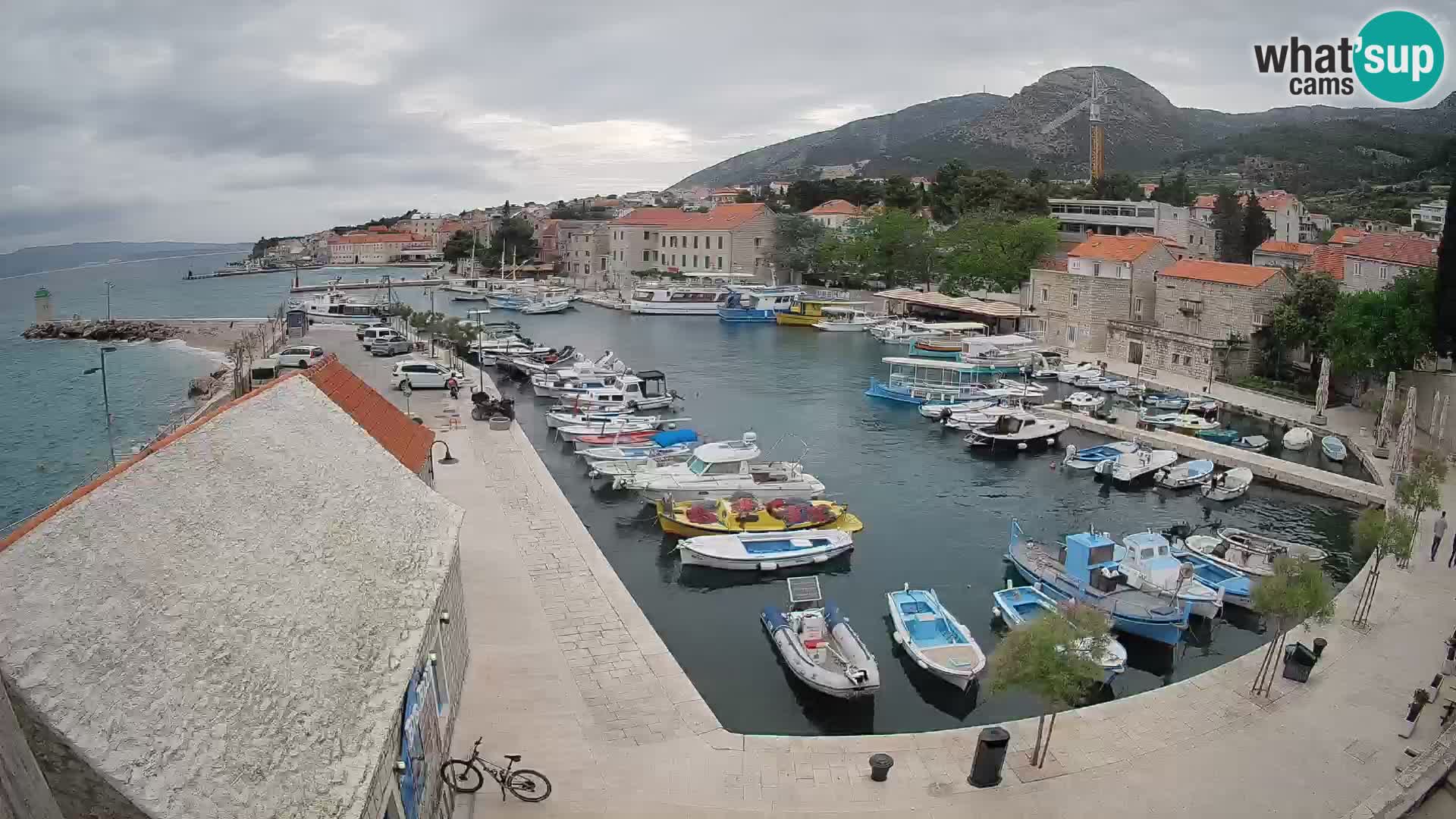 Webcam porto di Bol – Vista live sulla Riva e Marina