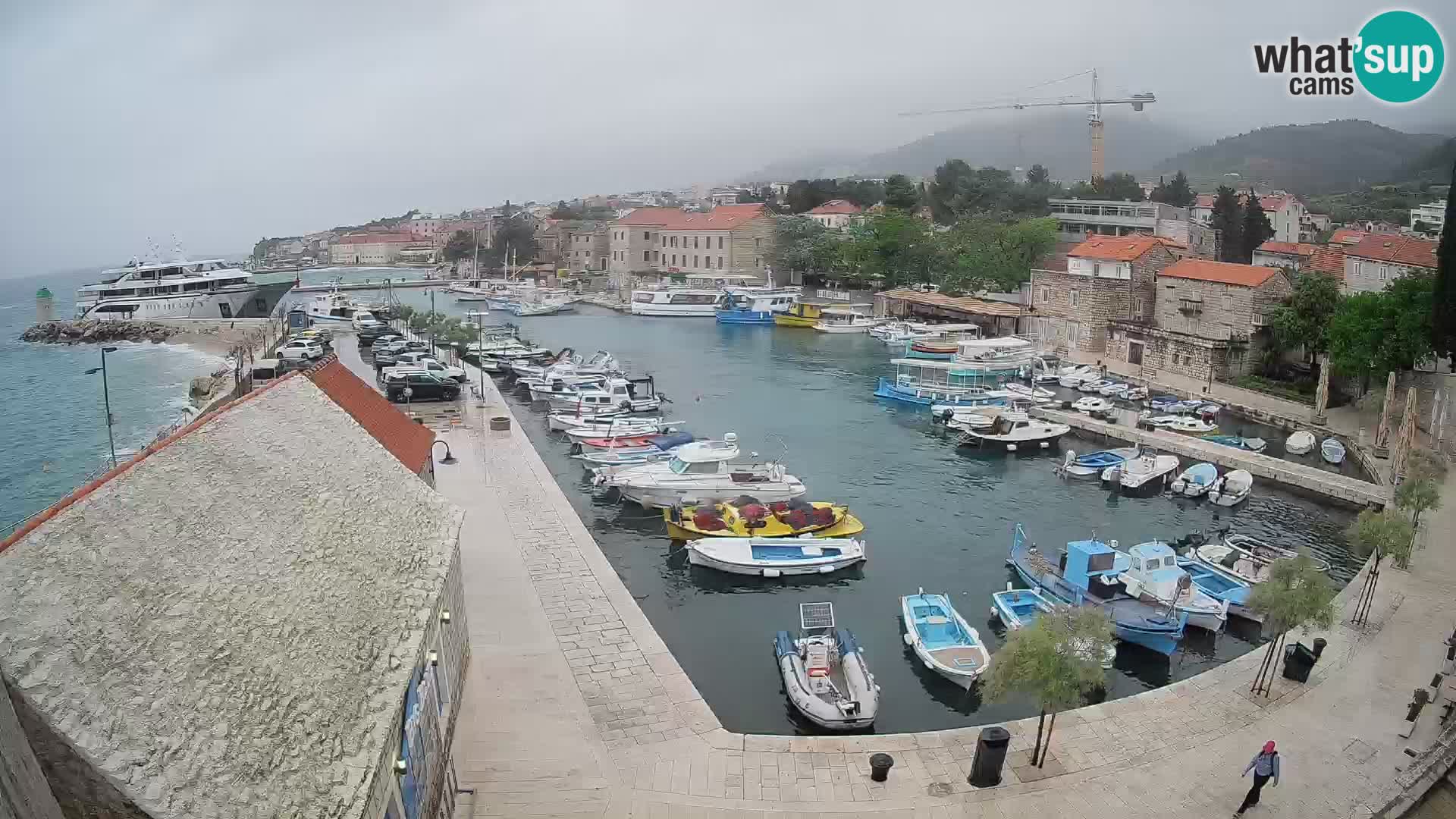 Web kamera Bol Riva – Pogled uživo na luku i marinu
