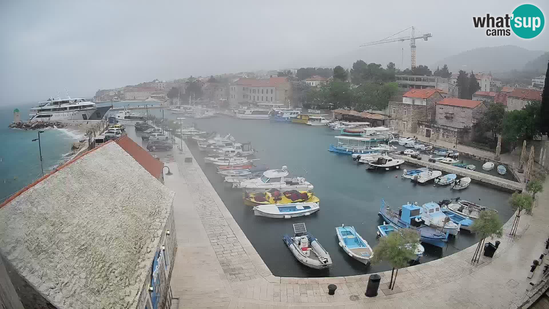 Webcam porto di Bol – Vista live sulla Riva e Marina
