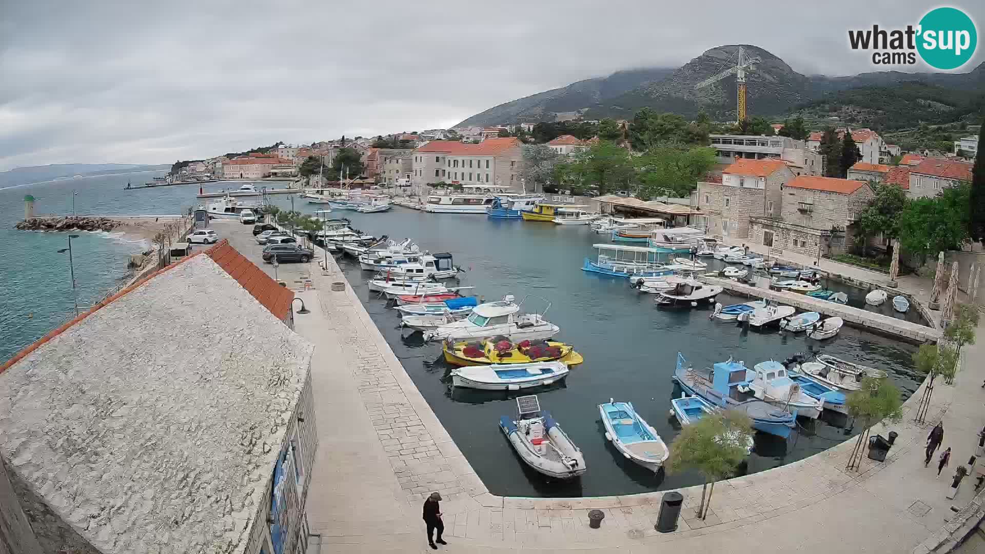 Web kamera Bol Riva – Pogled uživo na luku i marinu