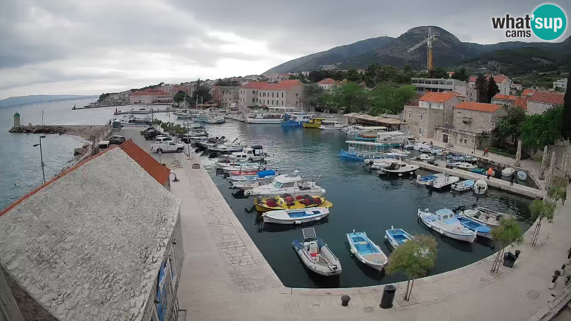 Webcam porto di Bol – Vista live sulla Riva e Marina