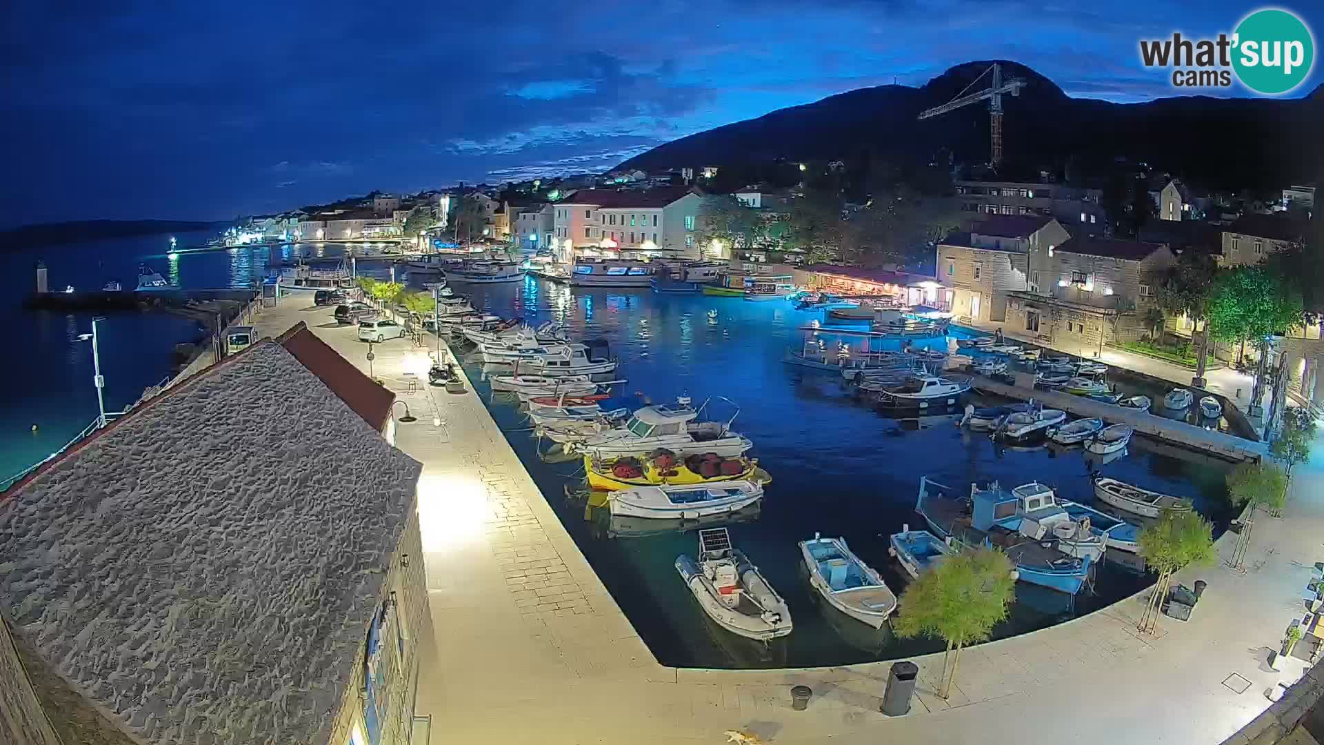 Webcam porto di Bol – Vista live sulla Riva e Marina