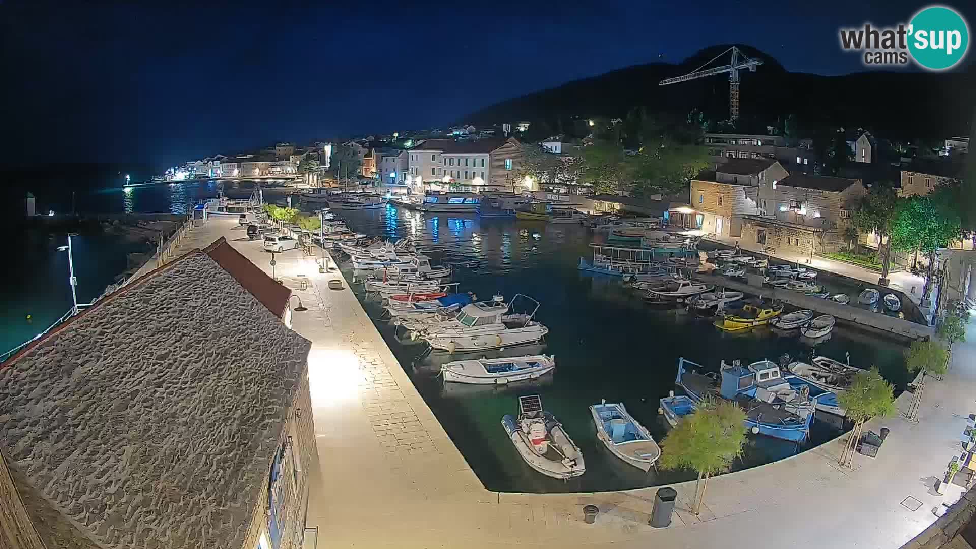 Webcam porto di Bol – Vista live sulla Riva e Marina