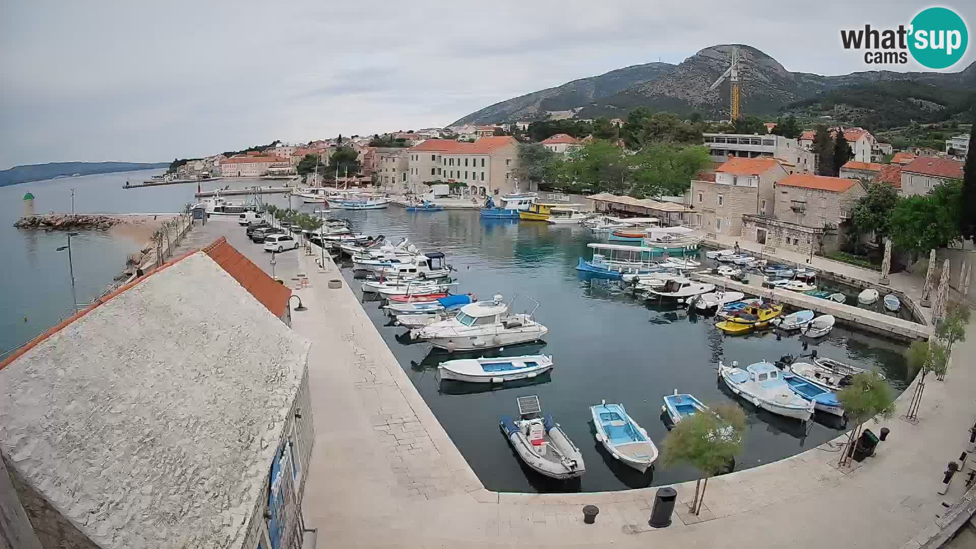 Webcam porto di Bol – Vista live sulla Riva e Marina