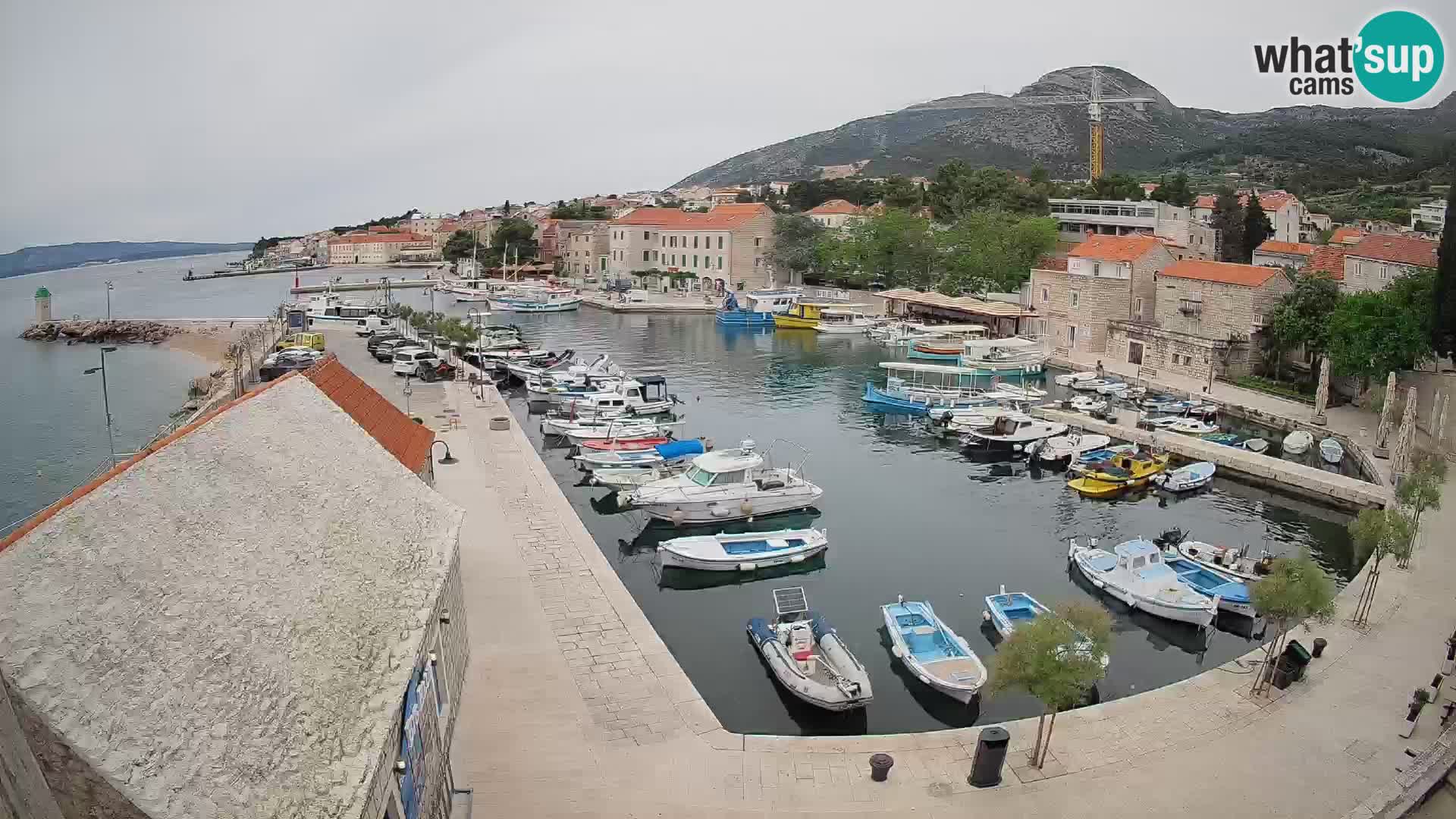 Webcam porto di Bol – Vista live sulla Riva e Marina