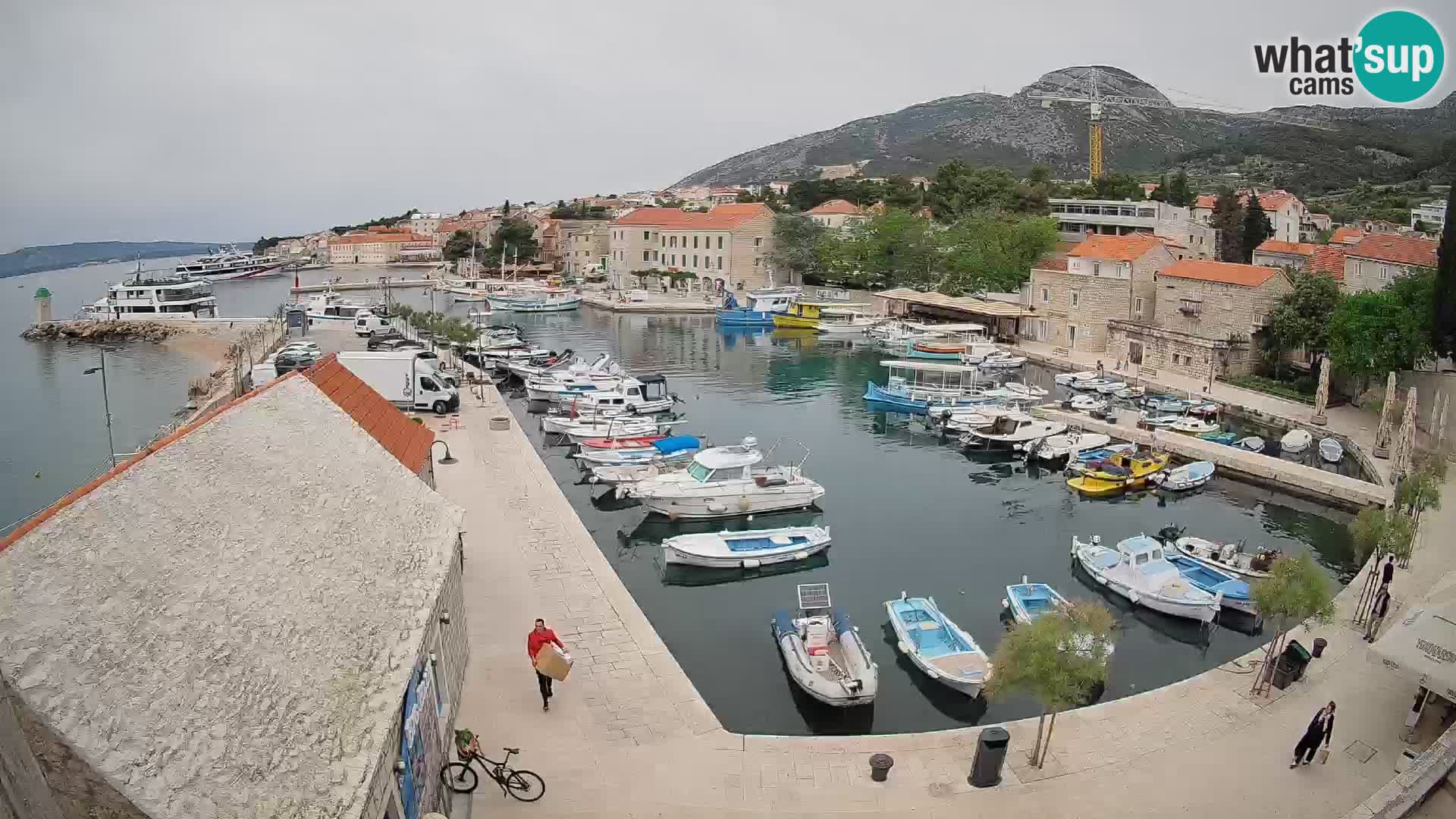 Webcam porto di Bol – Vista live sulla Riva e Marina