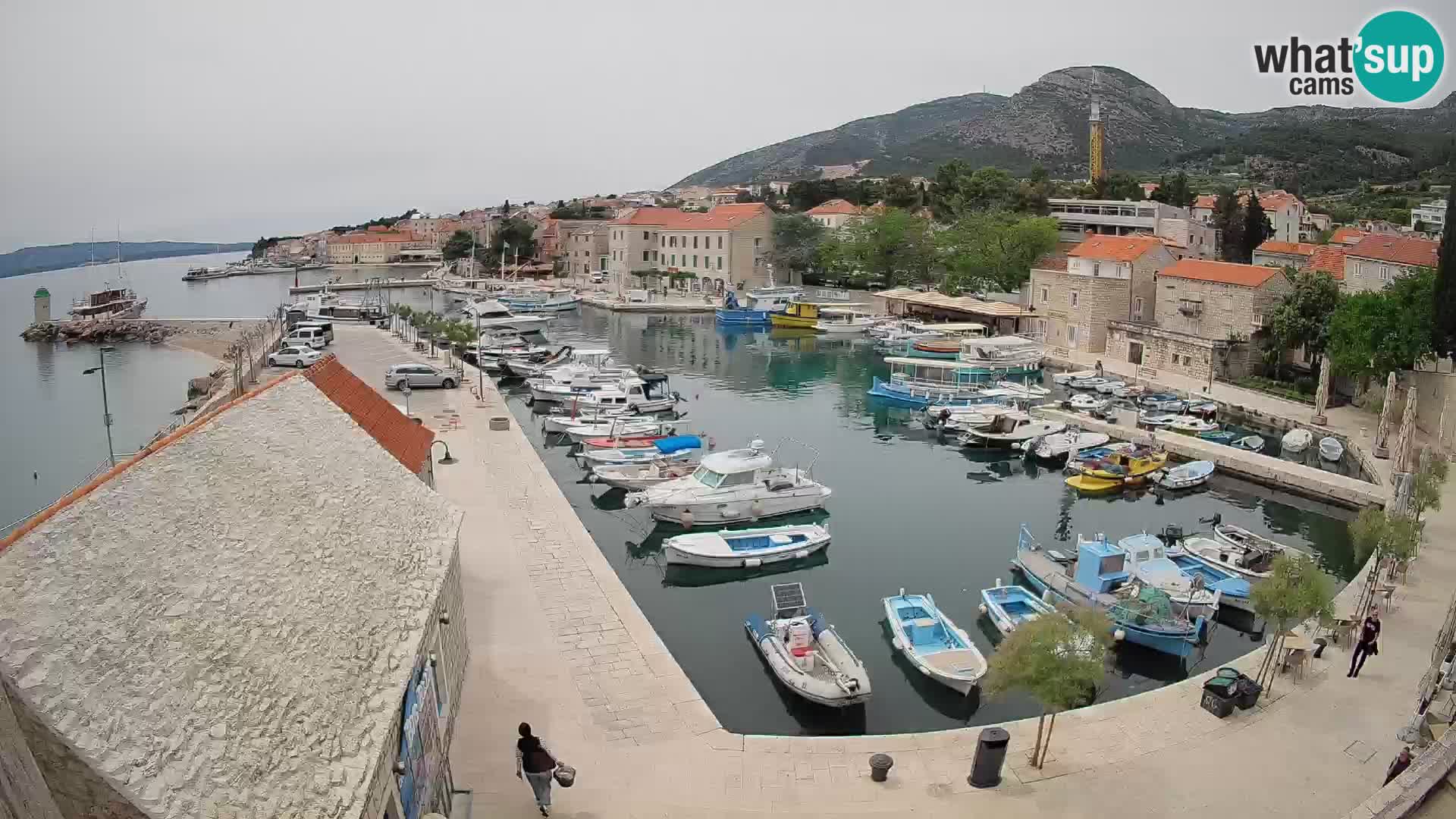 Webcam porto di Bol – Vista live sulla Riva e Marina