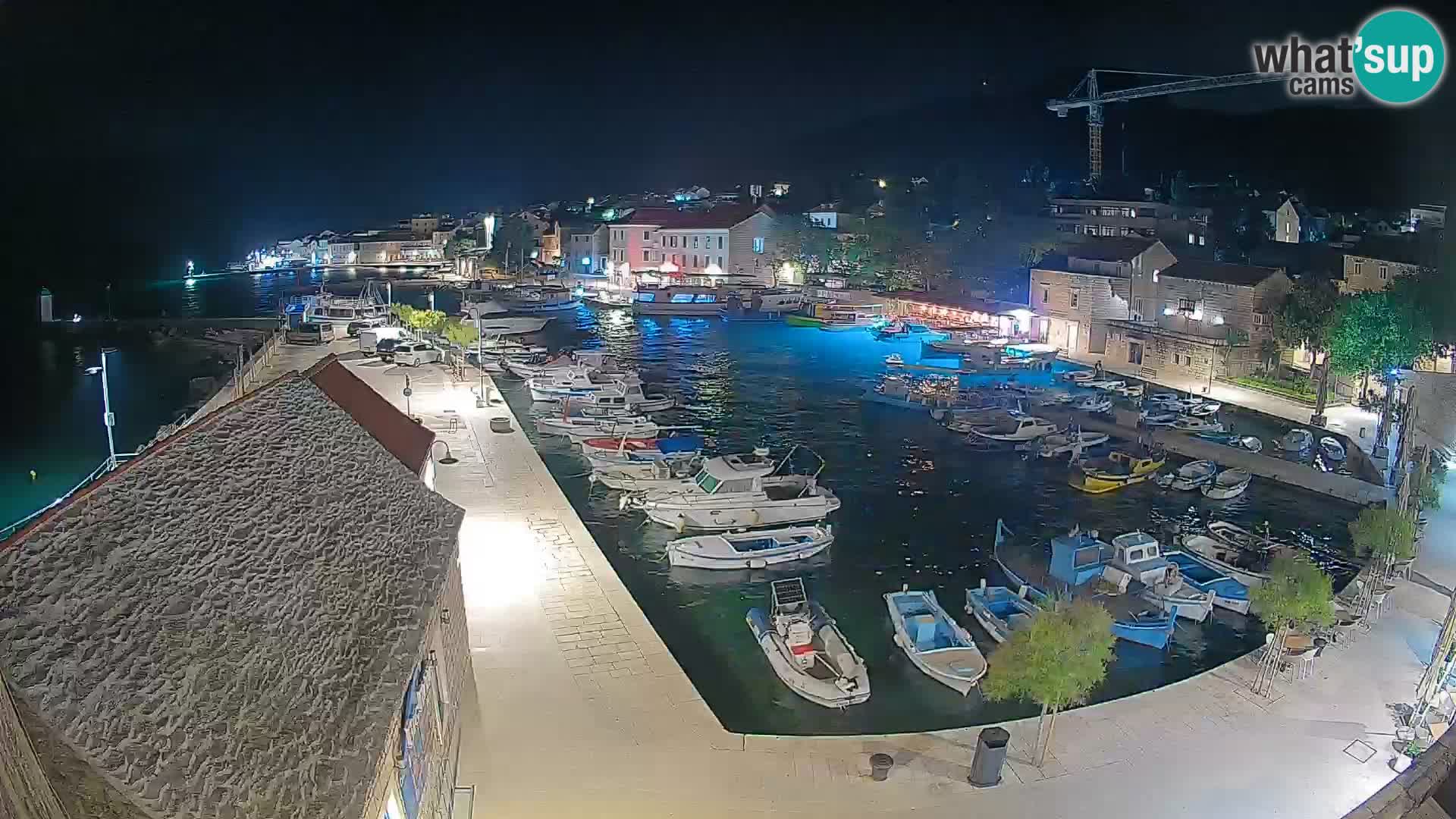 Web kamera Bol Riva – Pogled uživo na luku i marinu