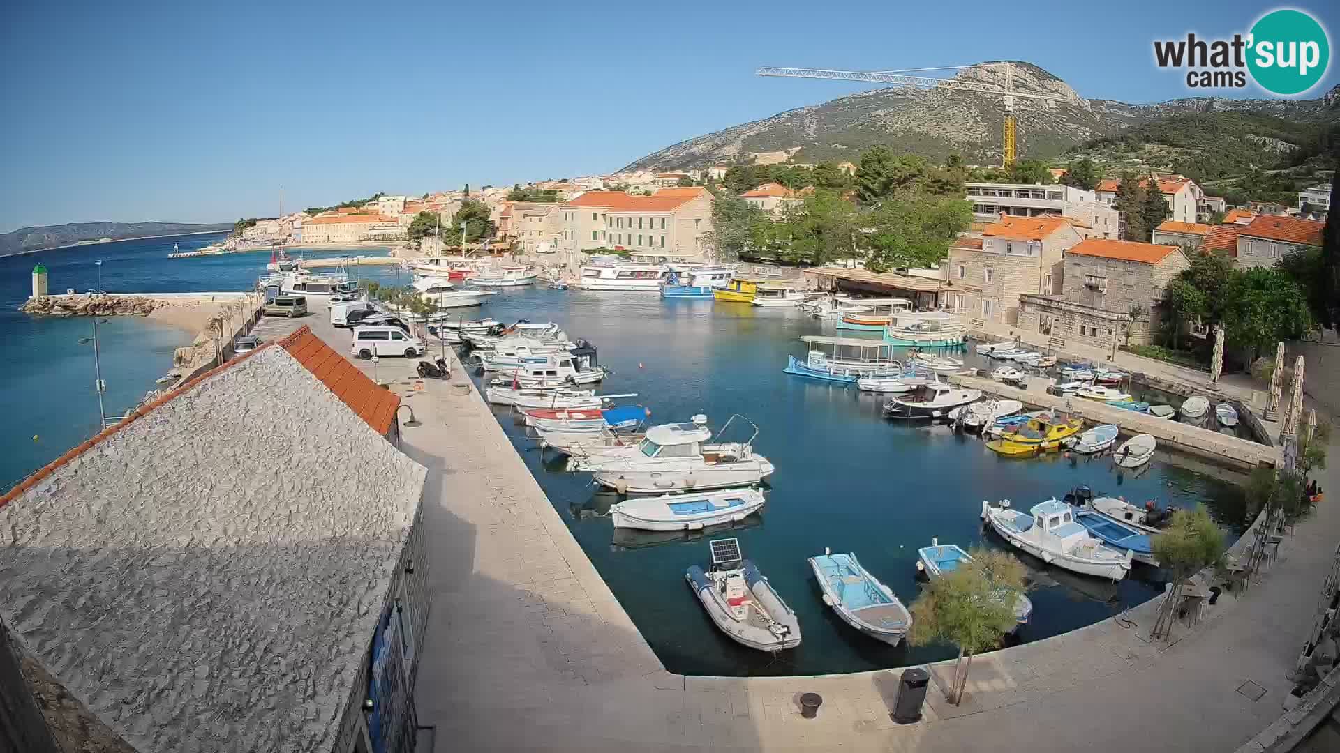 Web kamera Bol Riva – Pogled uživo na luku i marinu
