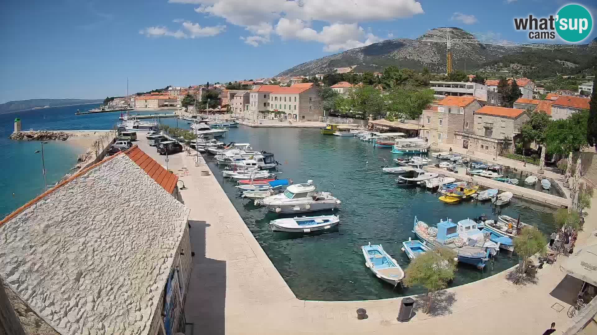 Web kamera Bol Riva – Pogled uživo na luku i marinu