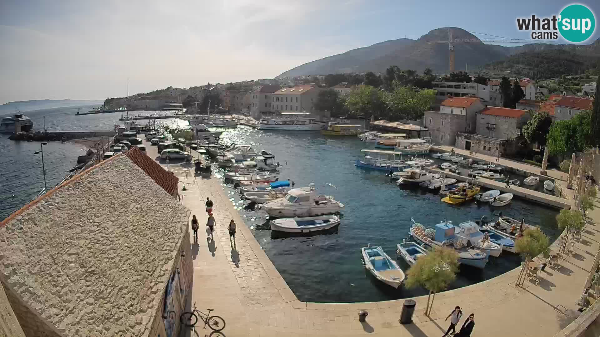 Webcam porto di Bol – Vista live sulla Riva e Marina