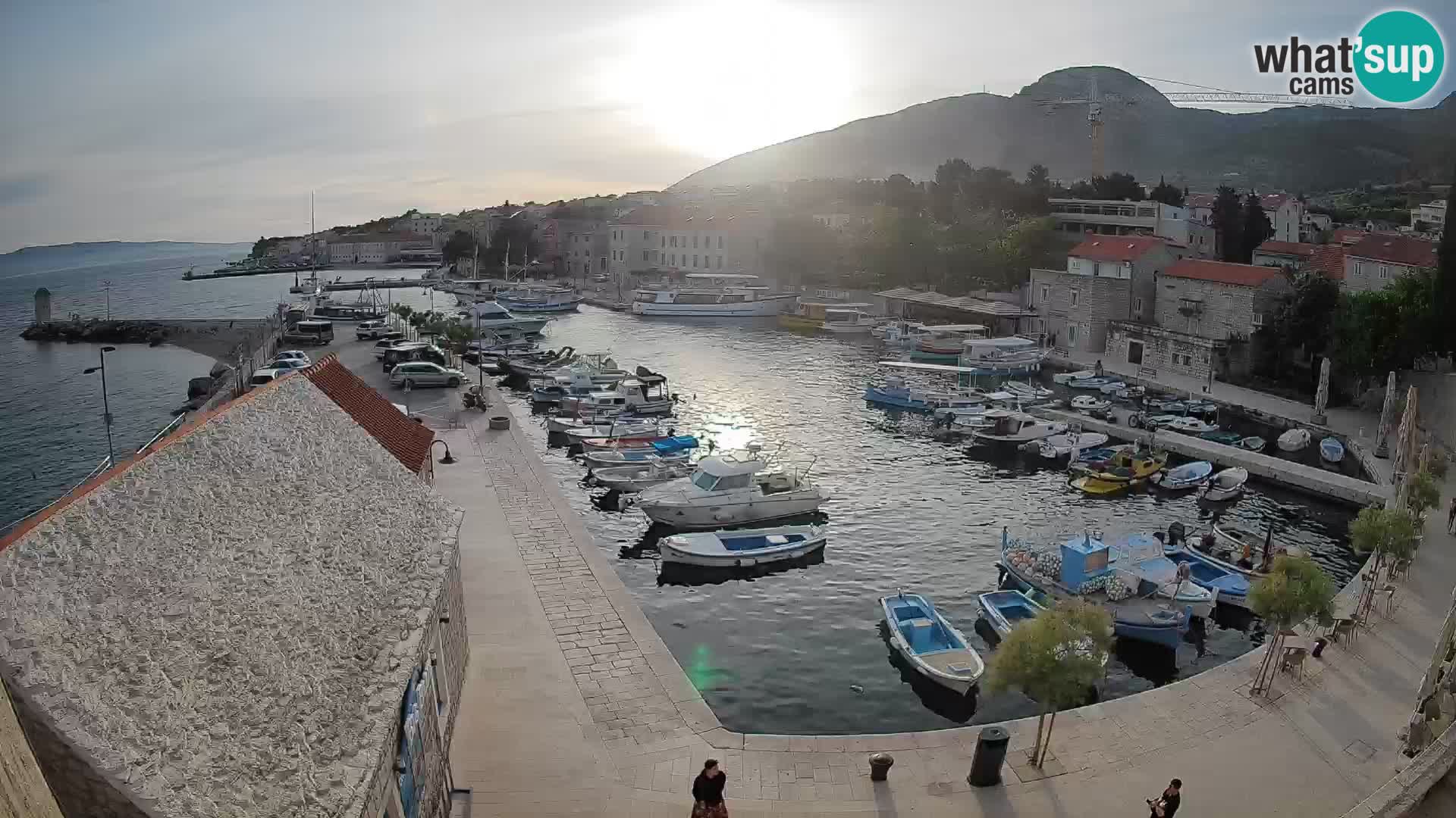 Web kamera Bol Riva – Pogled uživo na luku i marinu