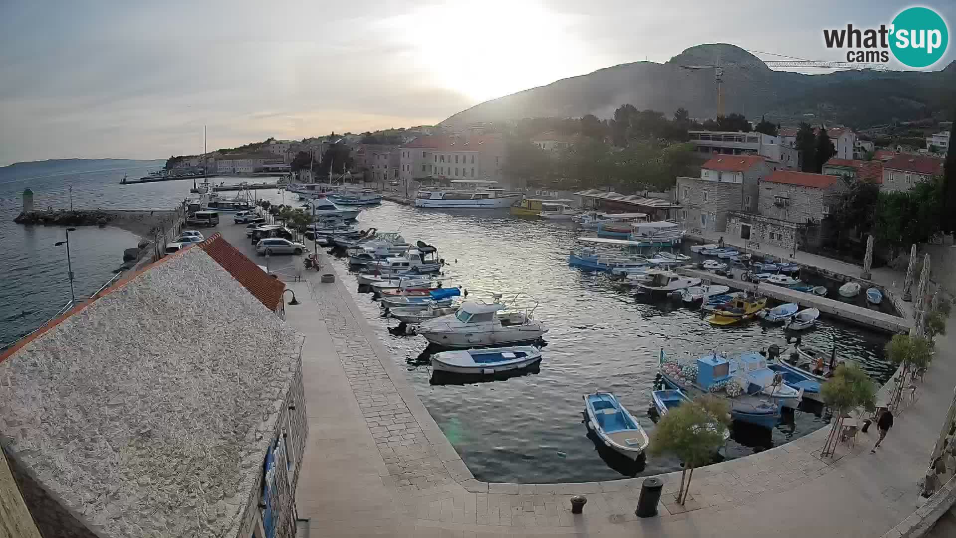 Webcam porto di Bol – Vista live sulla Riva e Marina