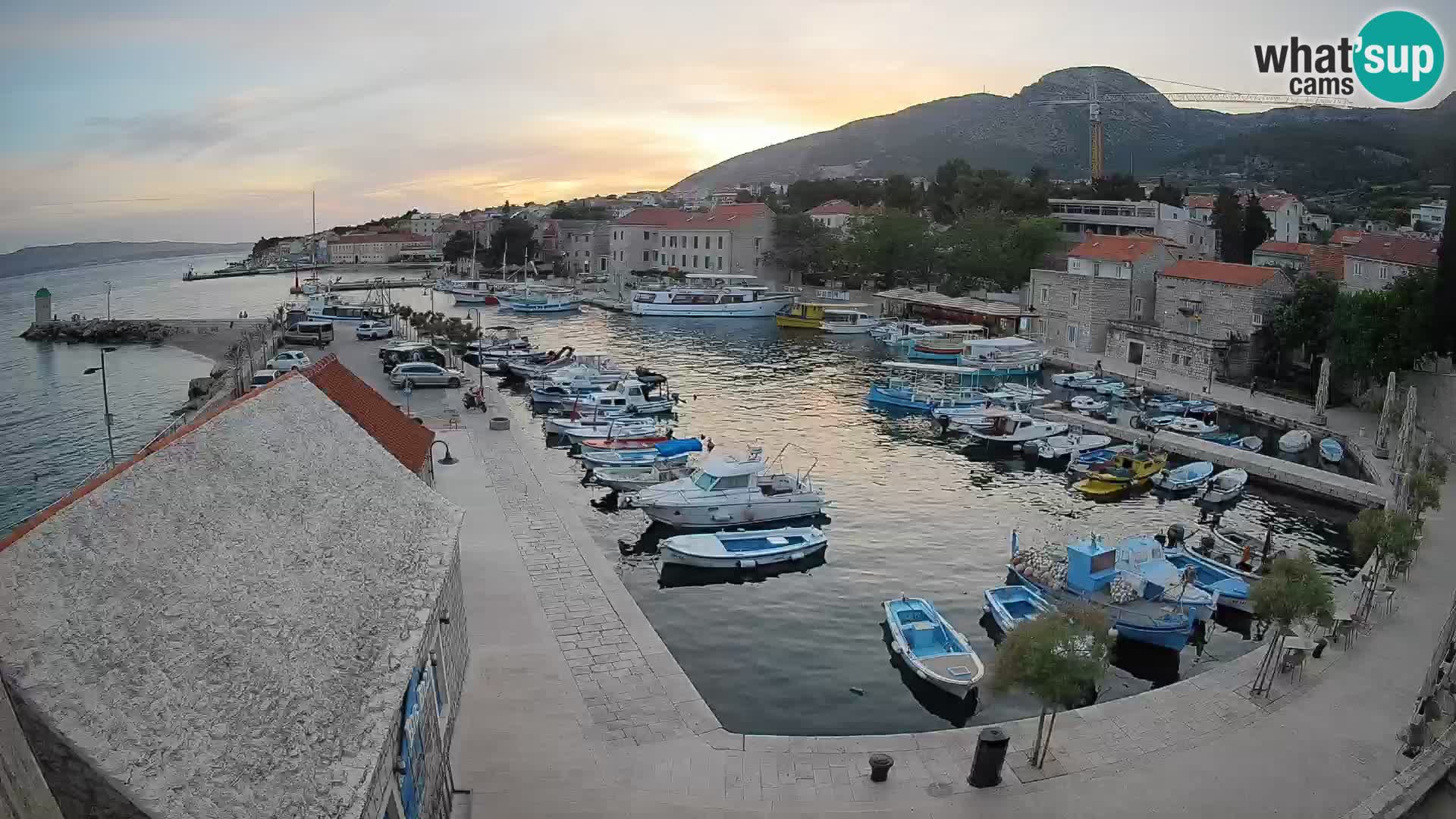 Web kamera Bol Riva – Pogled uživo na luku i marinu