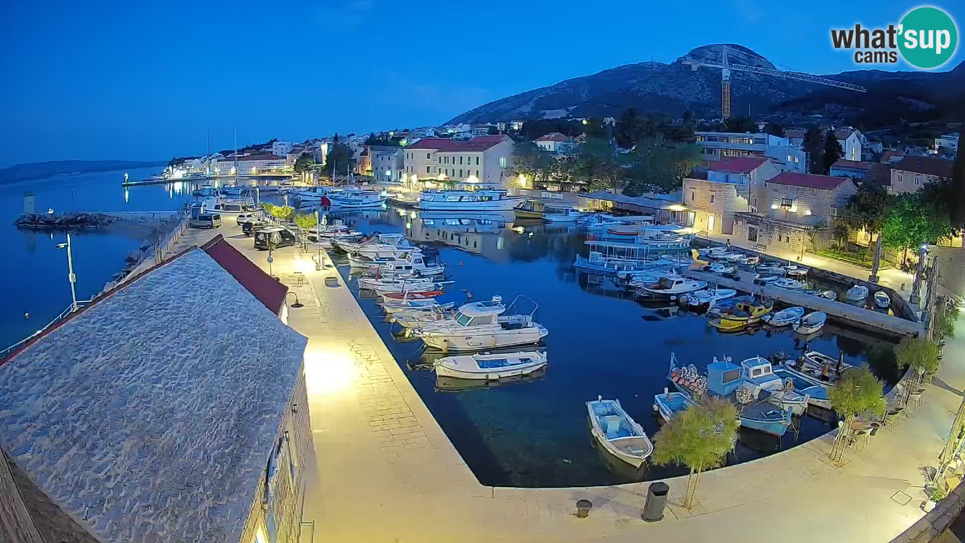 Webcam porto di Bol – Vista live sulla Riva e Marina
