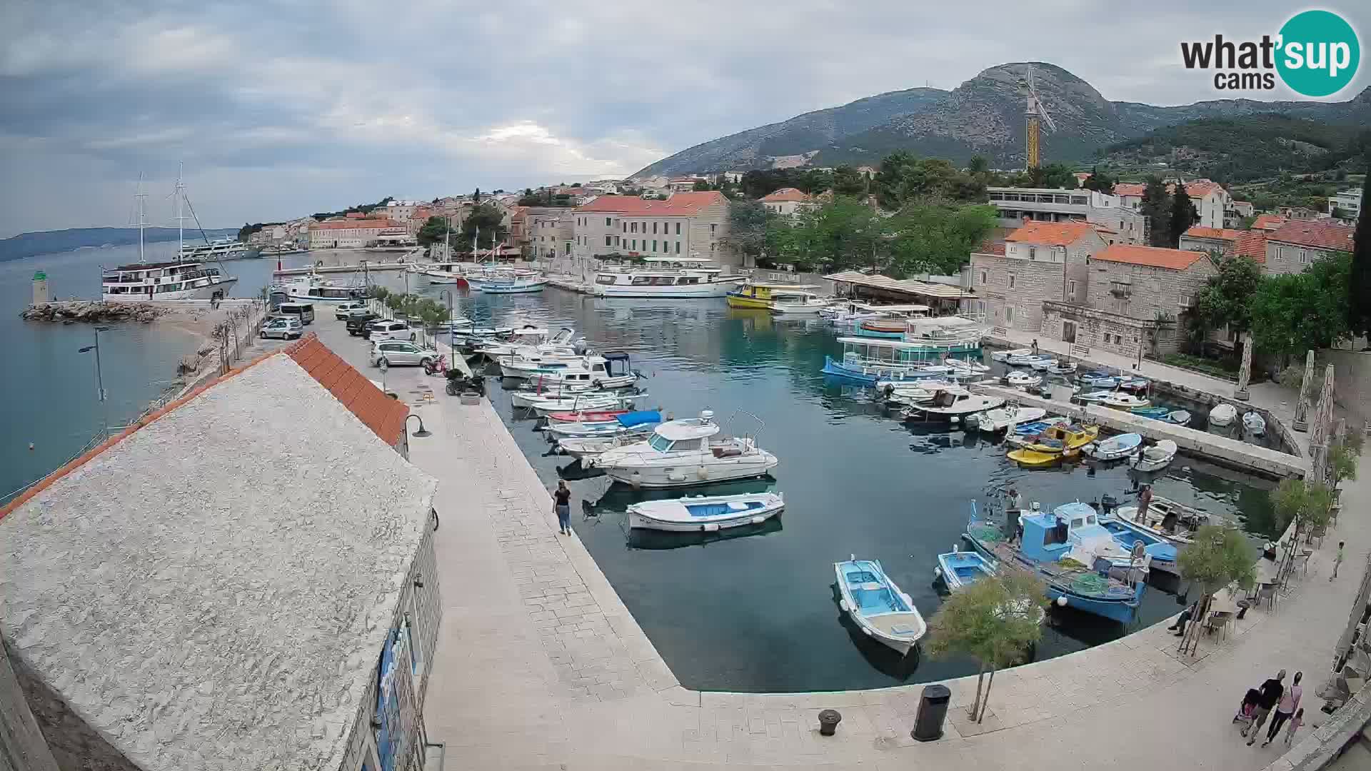 Webcam porto di Bol – Vista live sulla Riva e Marina