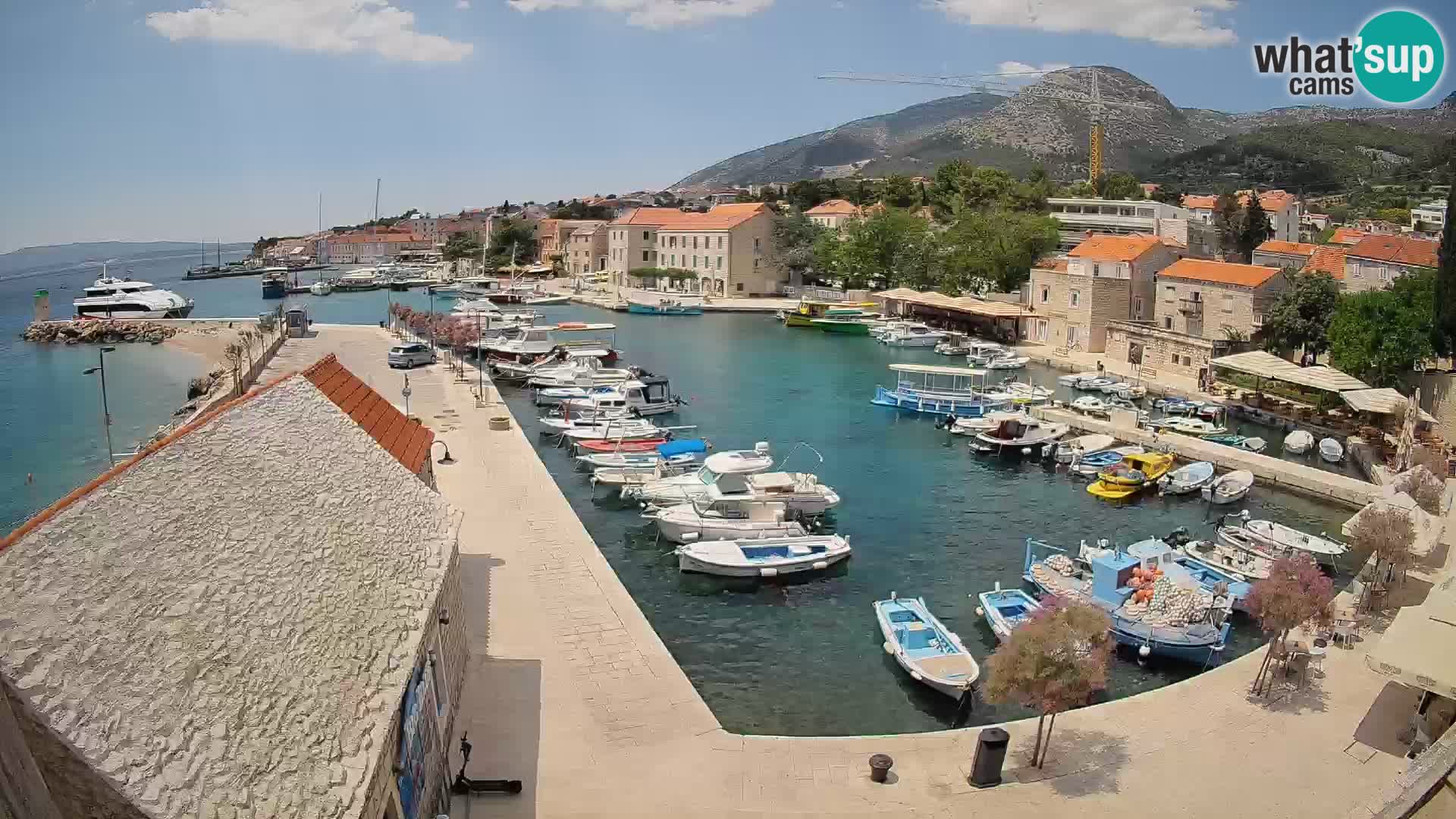Web kamera Bol Riva – Pogled uživo na luku i marinu