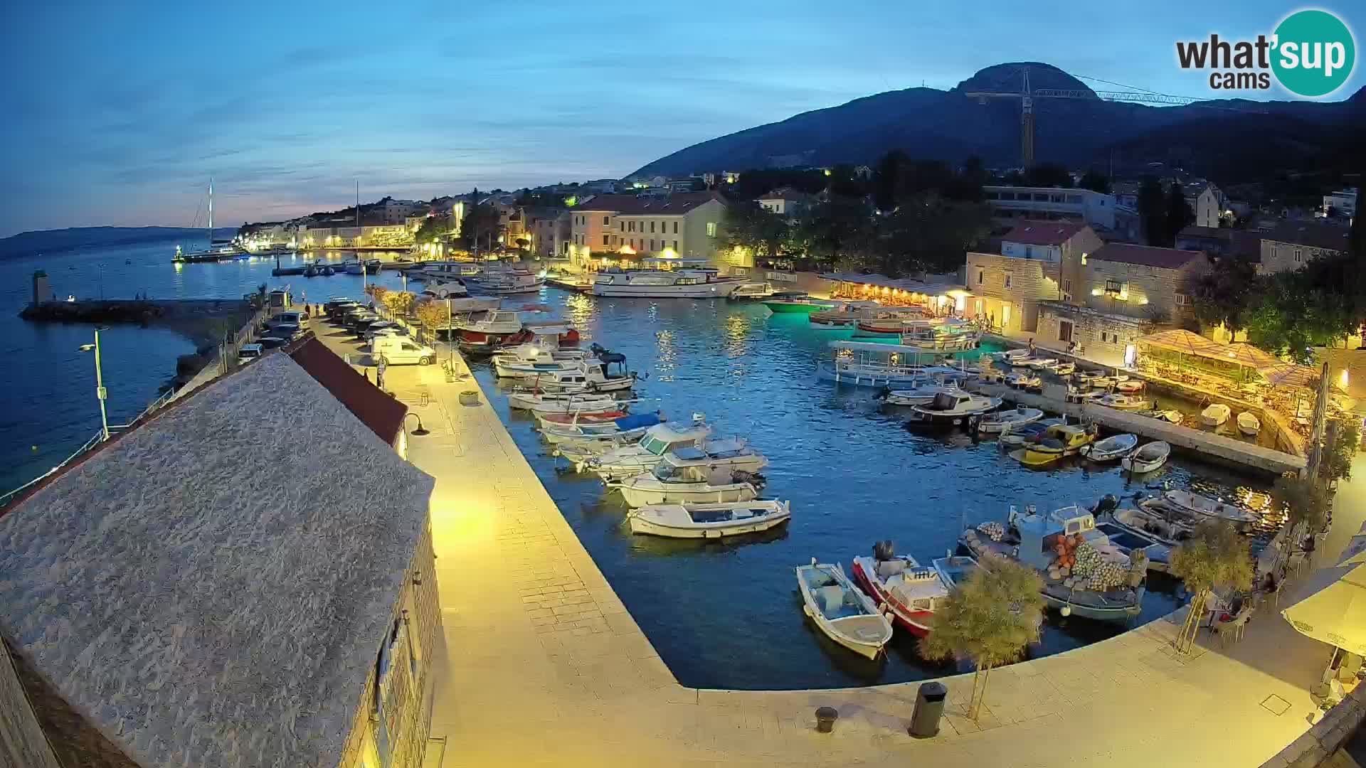 Webcam porto di Bol – Vista live sulla Riva e Marina