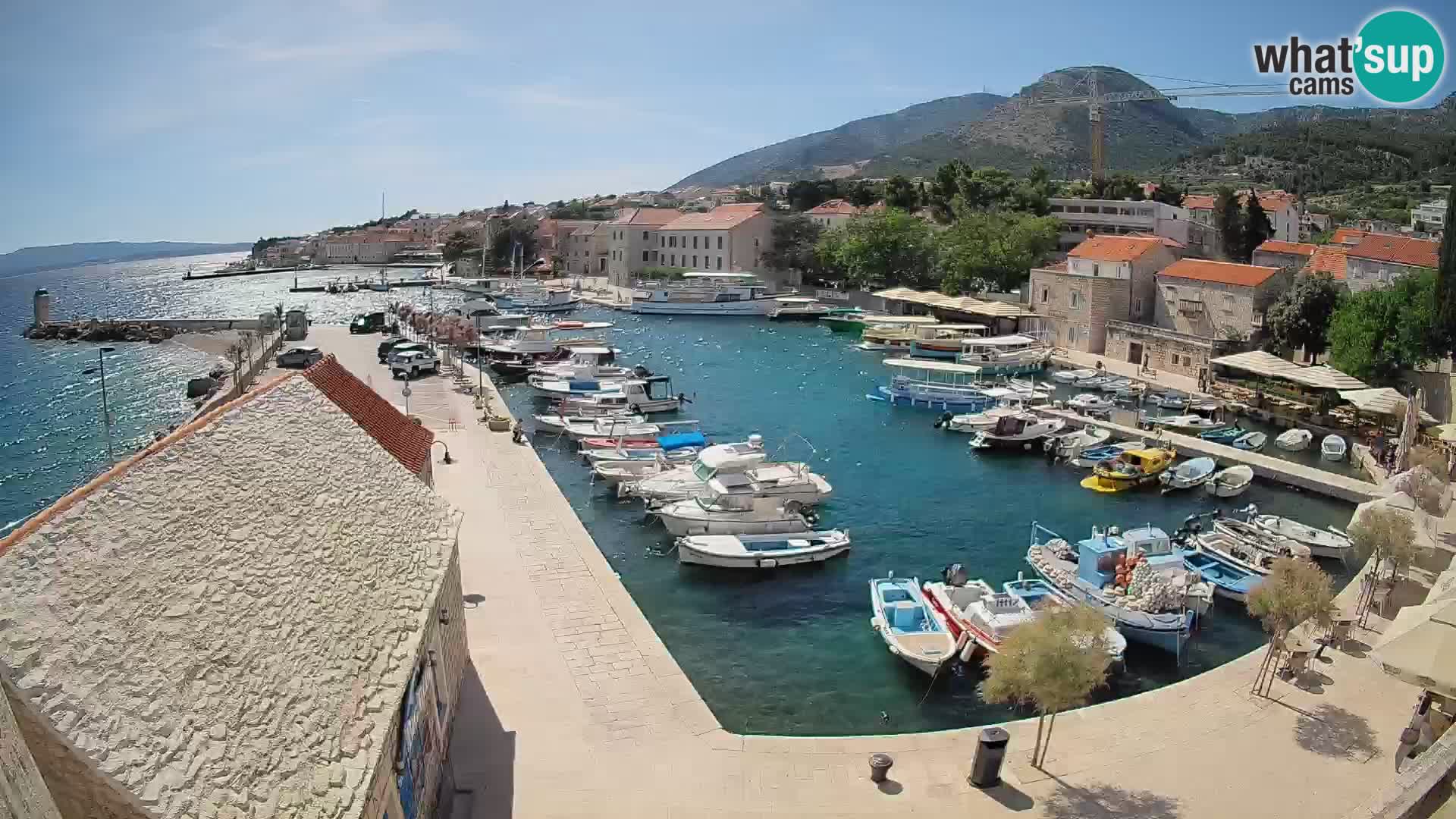 Webcam porto di Bol – Vista live sulla Riva e Marina