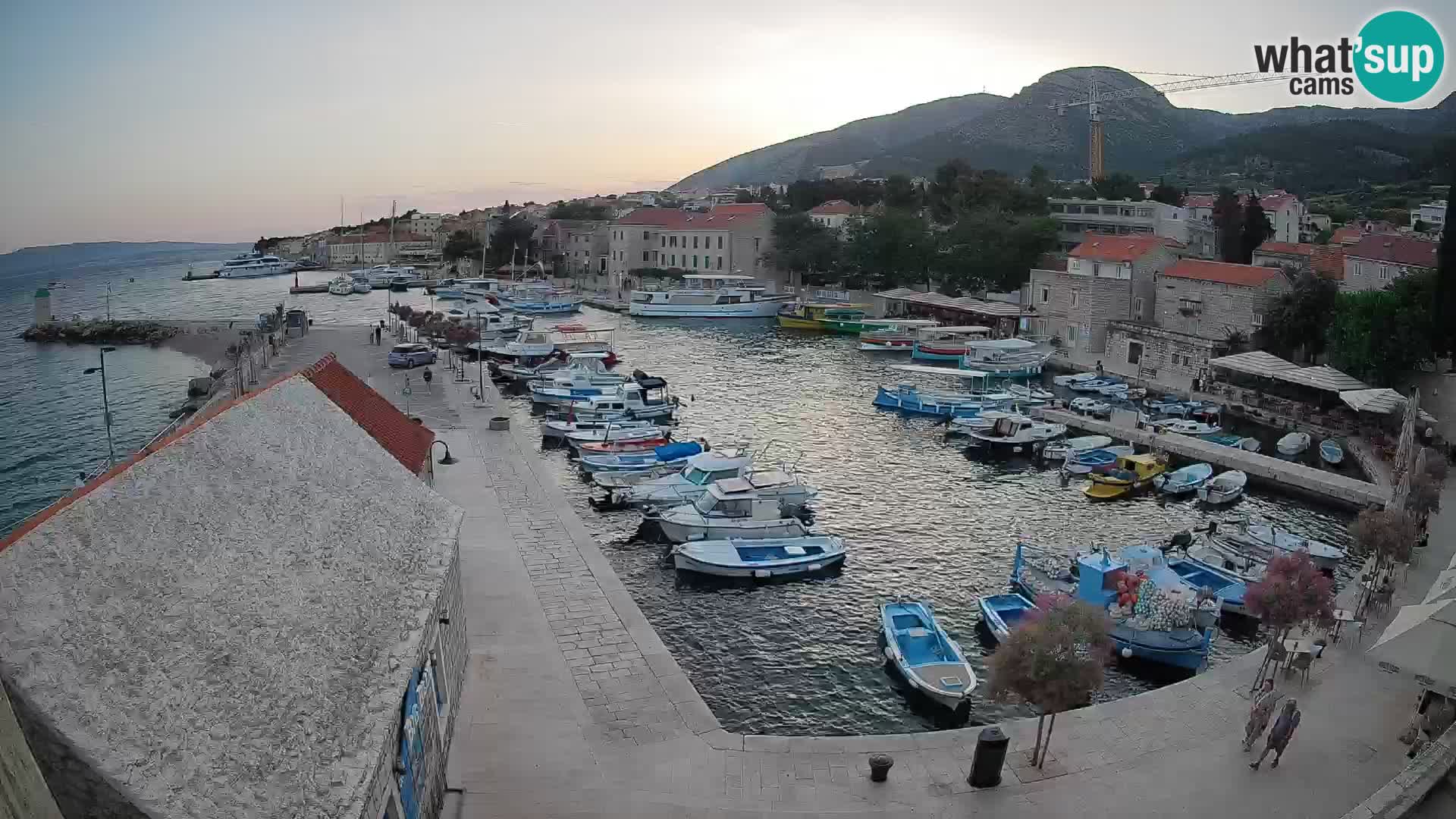 Webcam porto di Bol – Vista live sulla Riva e Marina
